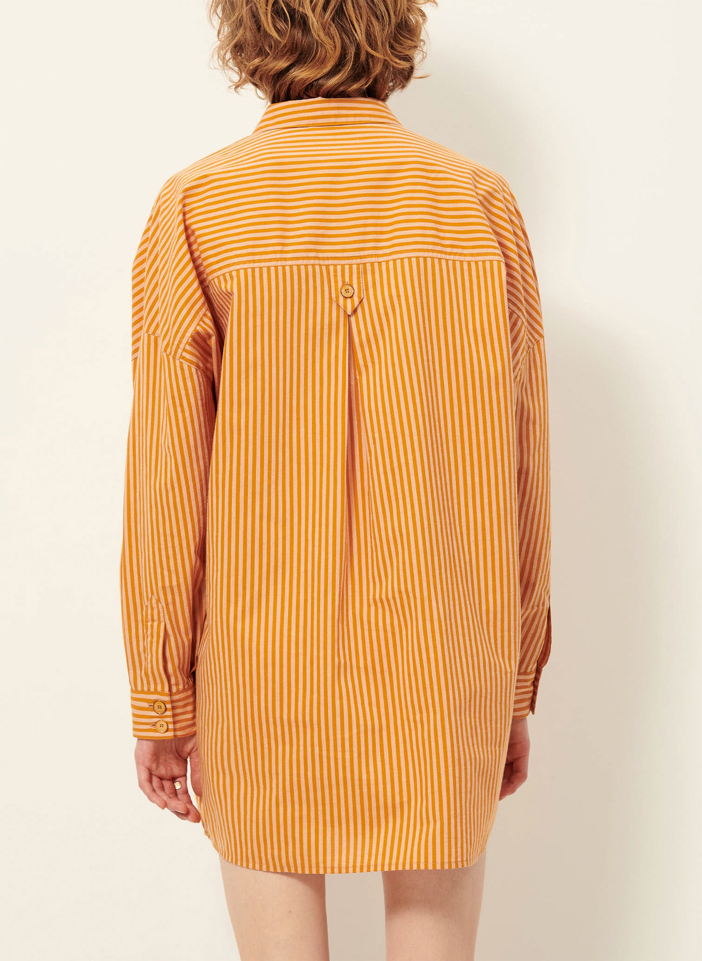 Weite Hemdblusenkleid mit klassischem Kragen aus gestreifter Baumwolle. SESSUN Orange