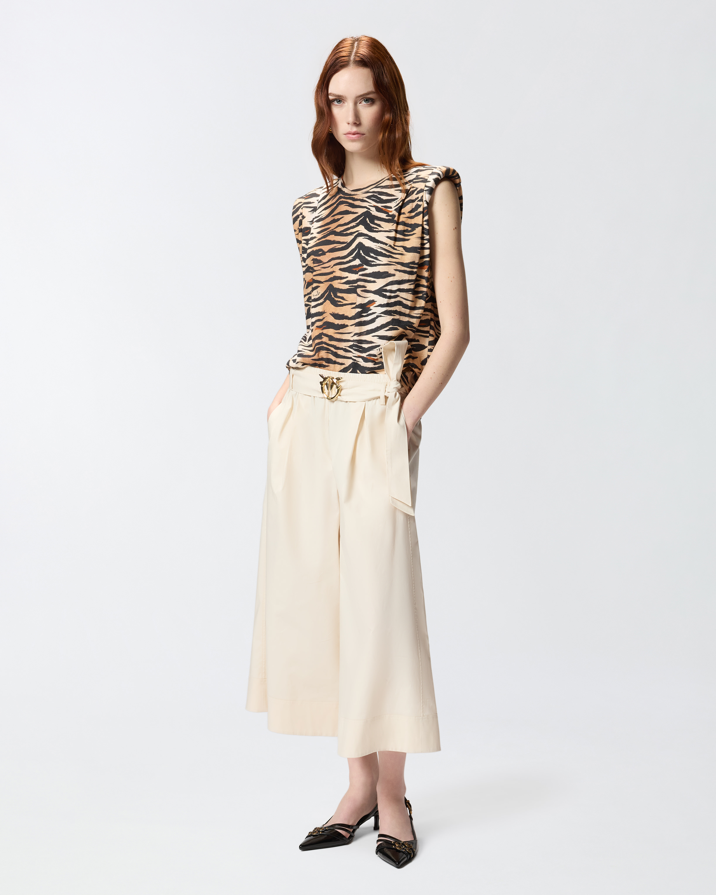 Long Bermuda shorts with love birds buckle. PINKO