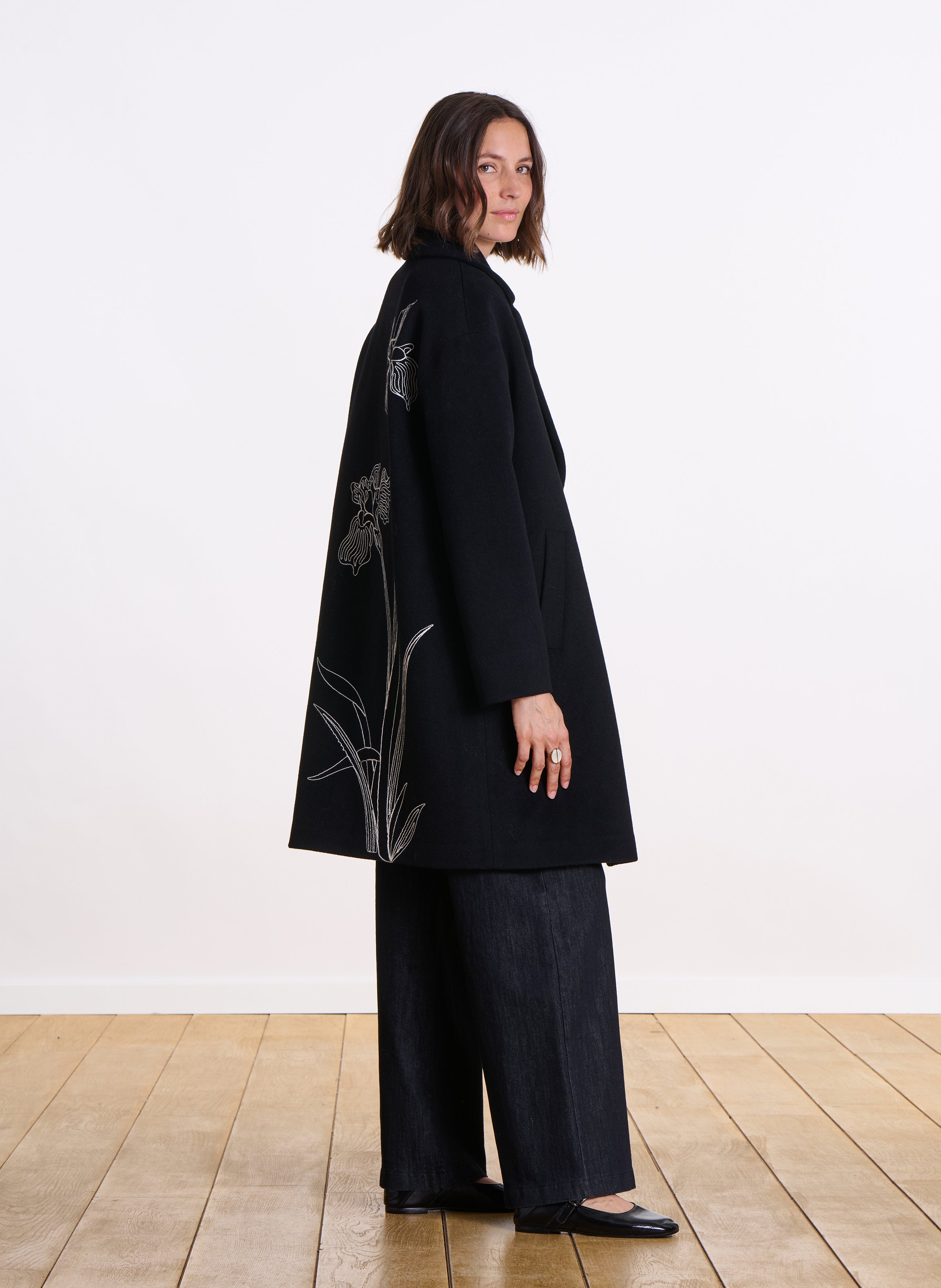 Manteau ample tailleur brodé au dos LA FEE MARABOUTEE Noir