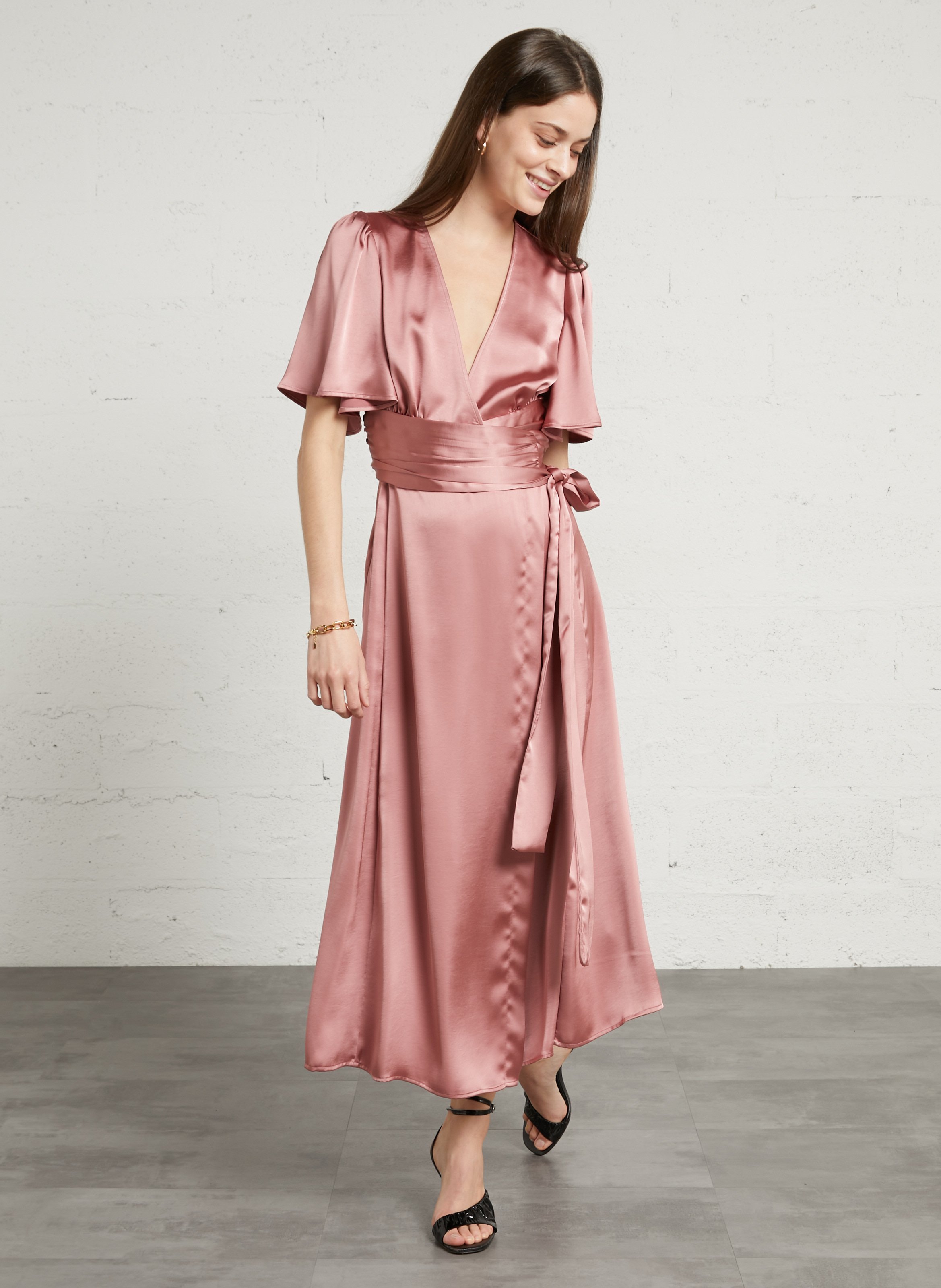 Midi jurk met satijnen afwerking en V-hals MAISON 123 Roze