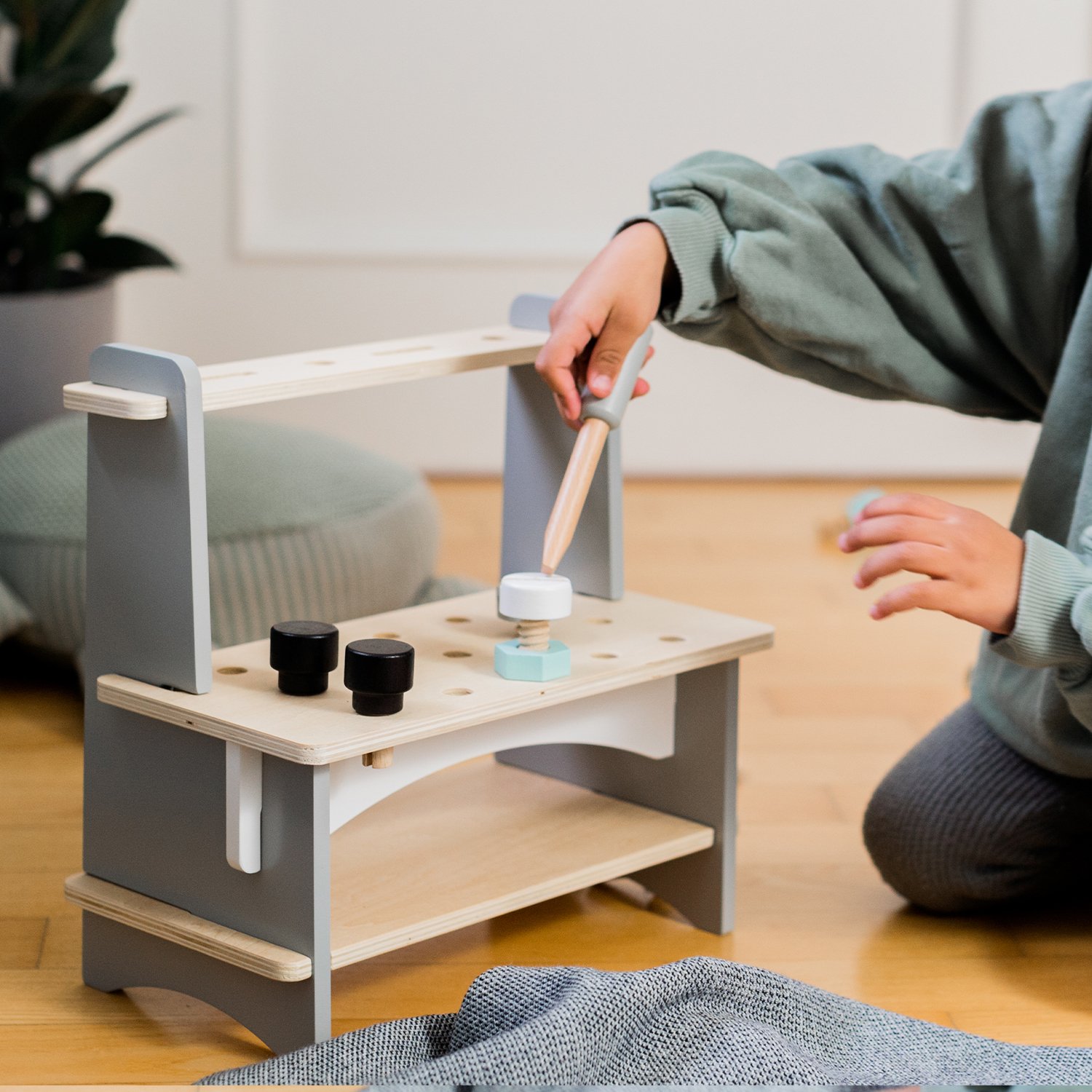 Wooden DIY workbench with tools KINDSGUT Blue