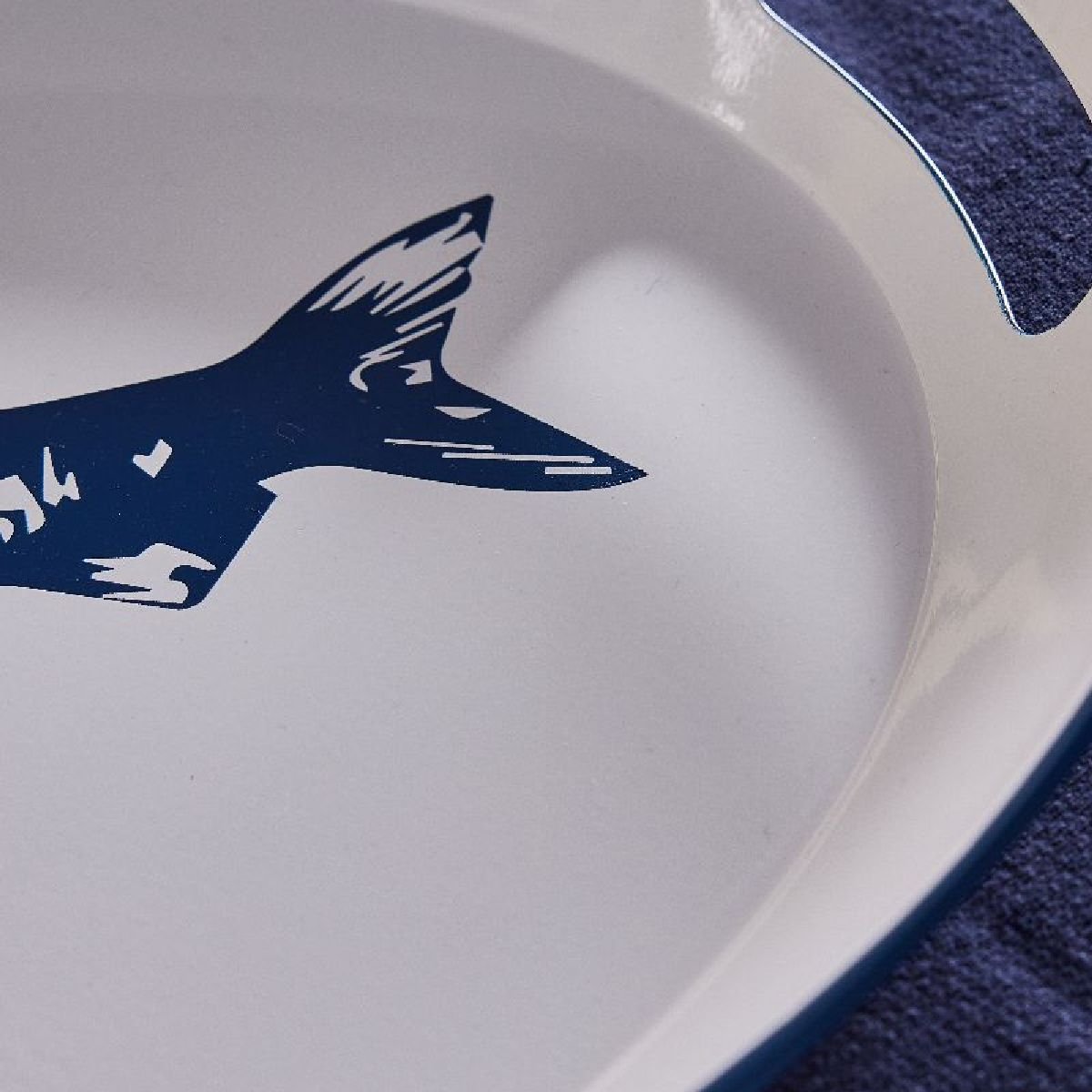 Fish pattern metal plateau FACTORY White