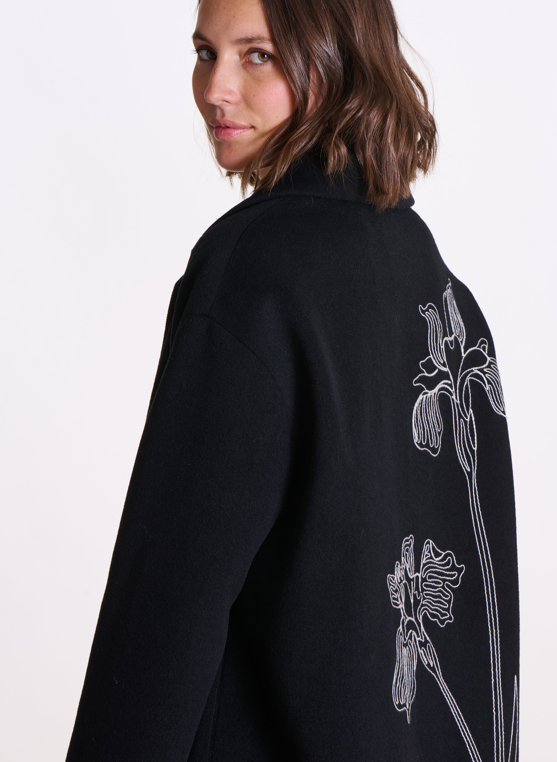 Manteau ample tailleur brodé au dos LA FEE MARABOUTEE Noir