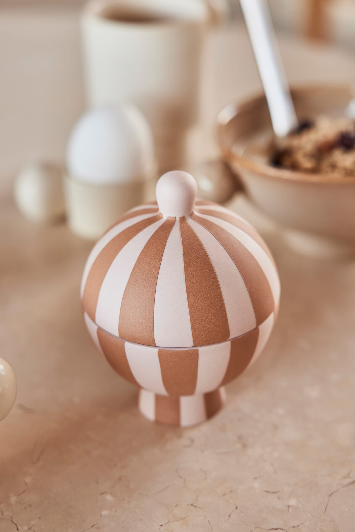 Stoneware candy jar Pink