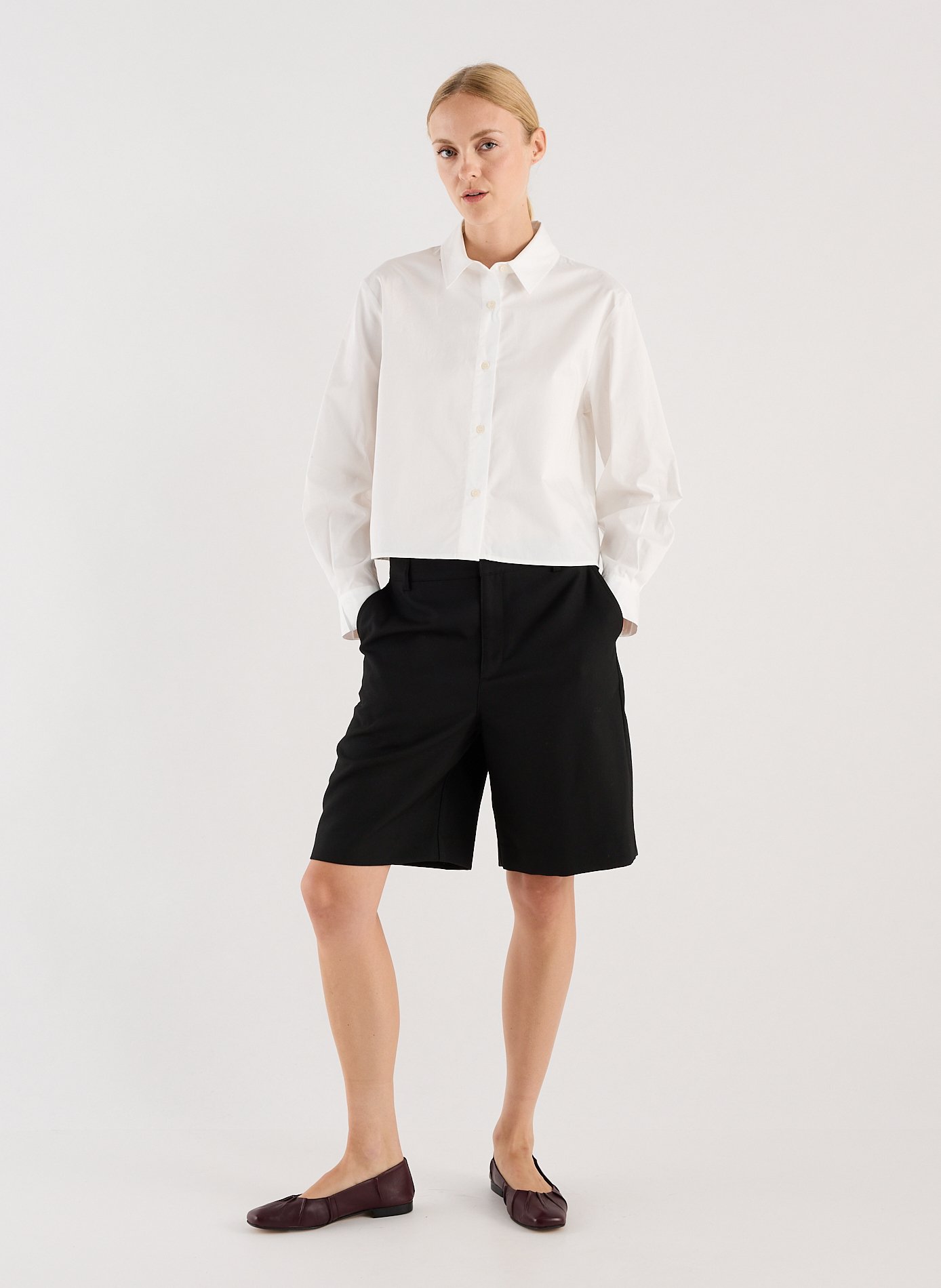 Straight high-waisted plain Bermuda shorts SAISON 1865 Black