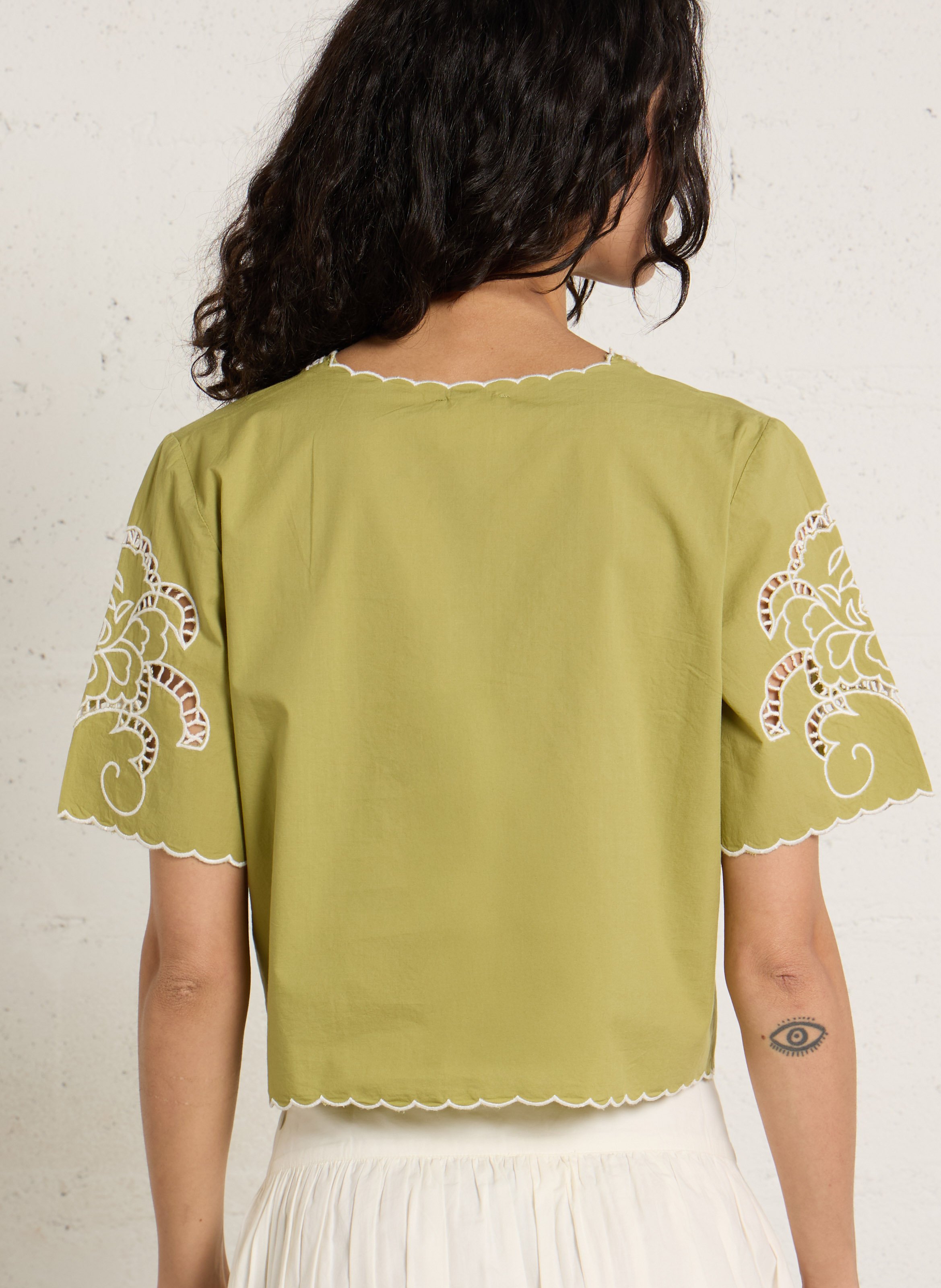 Gerade geschnittenes Top mit V-Ausschnitt und Stickerei aus Baumwolle PETITE MENDIGOTE Grun