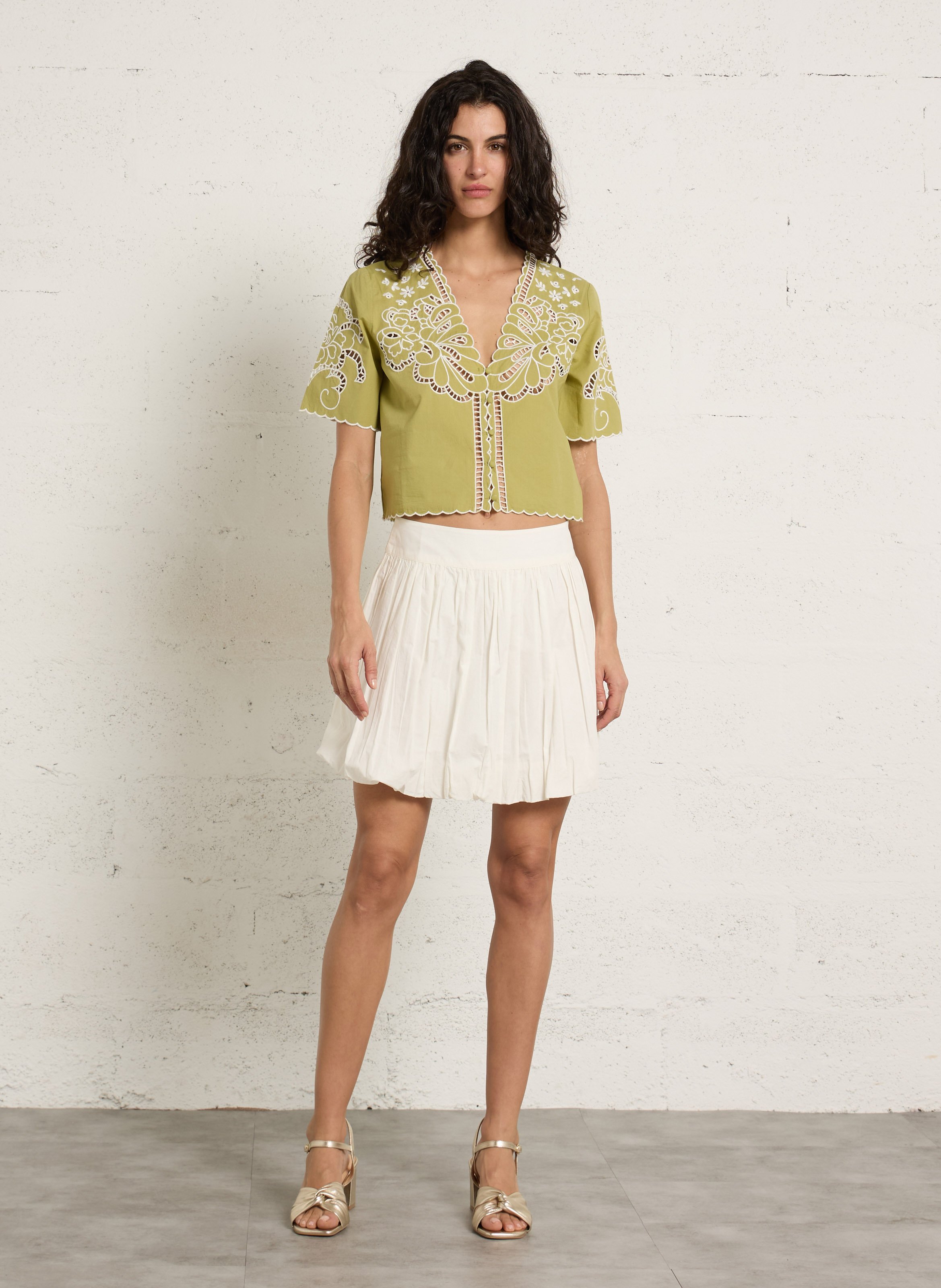 Gerade geschnittenes Top mit V-Ausschnitt und Stickerei aus Baumwolle PETITE MENDIGOTE Grun