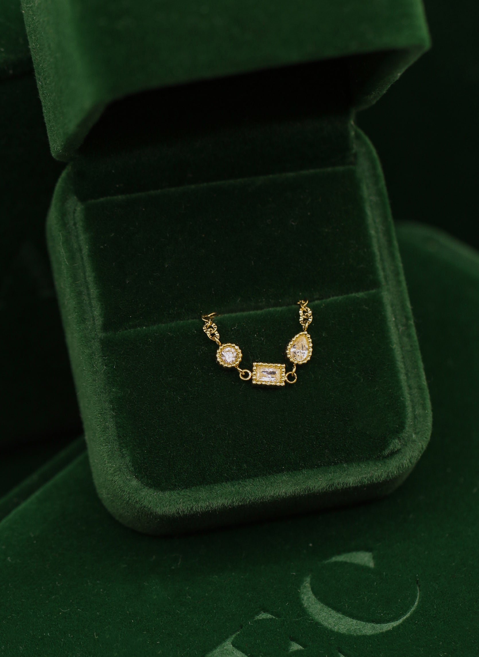 Starry Chain Isana Ring Golden