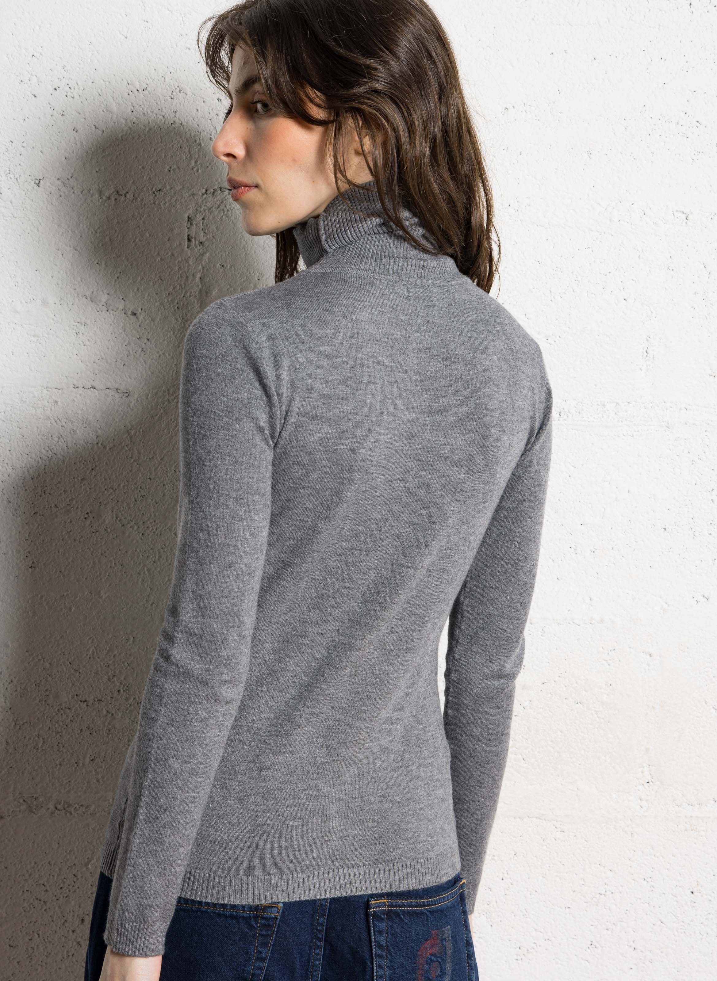 Pull moulant col roulé  Gris