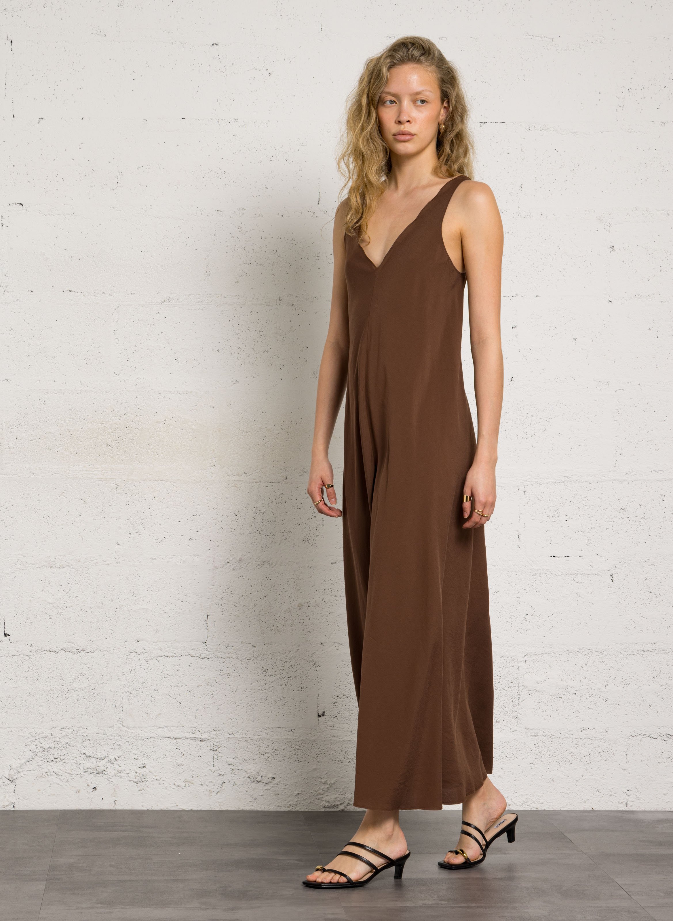 Solid straight V-neck midi dress MASSCOB Brown