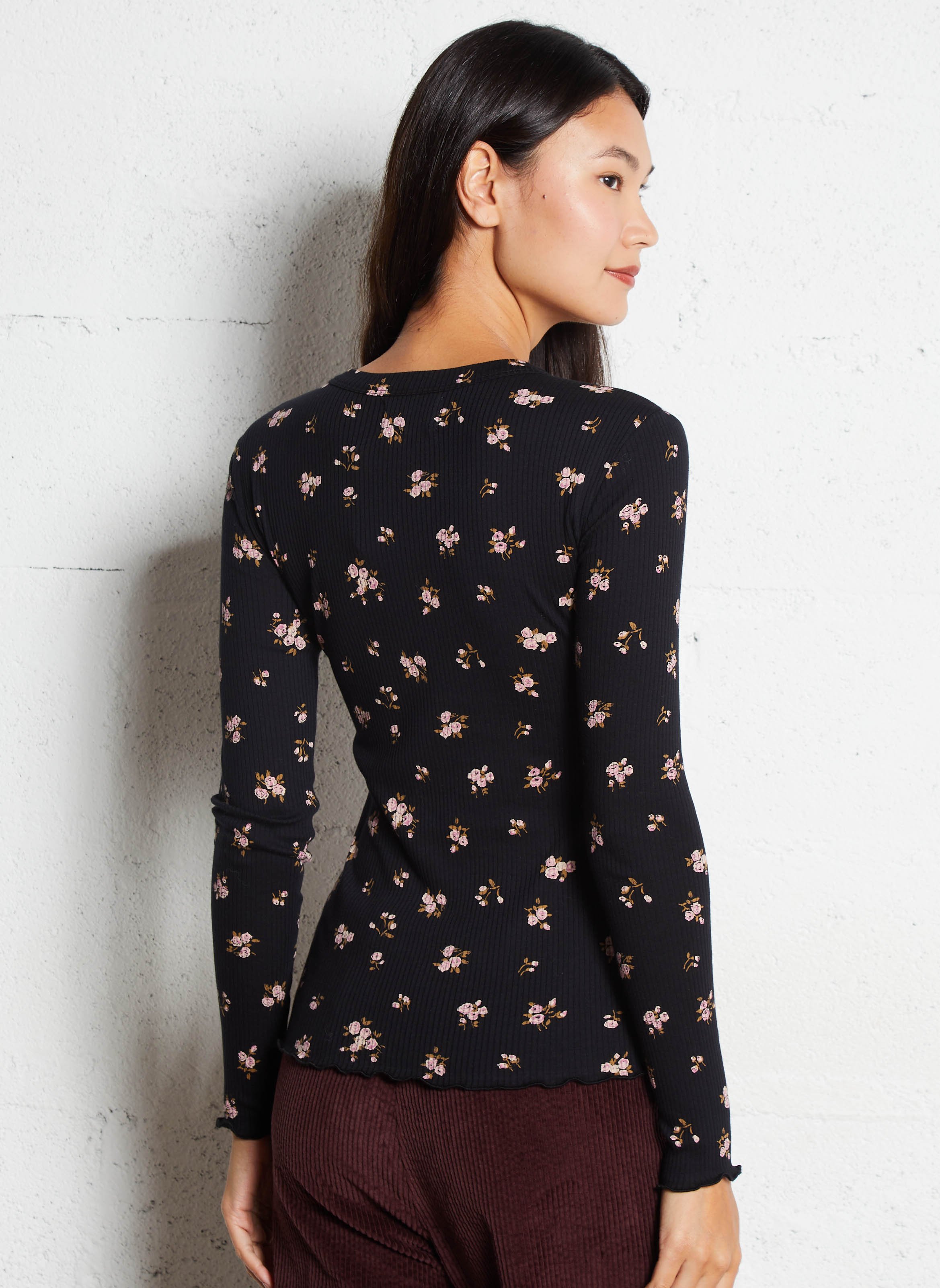 Gerade geschnittenes T-Shirt mit Rundhalsausschnitt und Blumenmuster aus Baumwollmischung DES PETITS HAUTS Schwarz