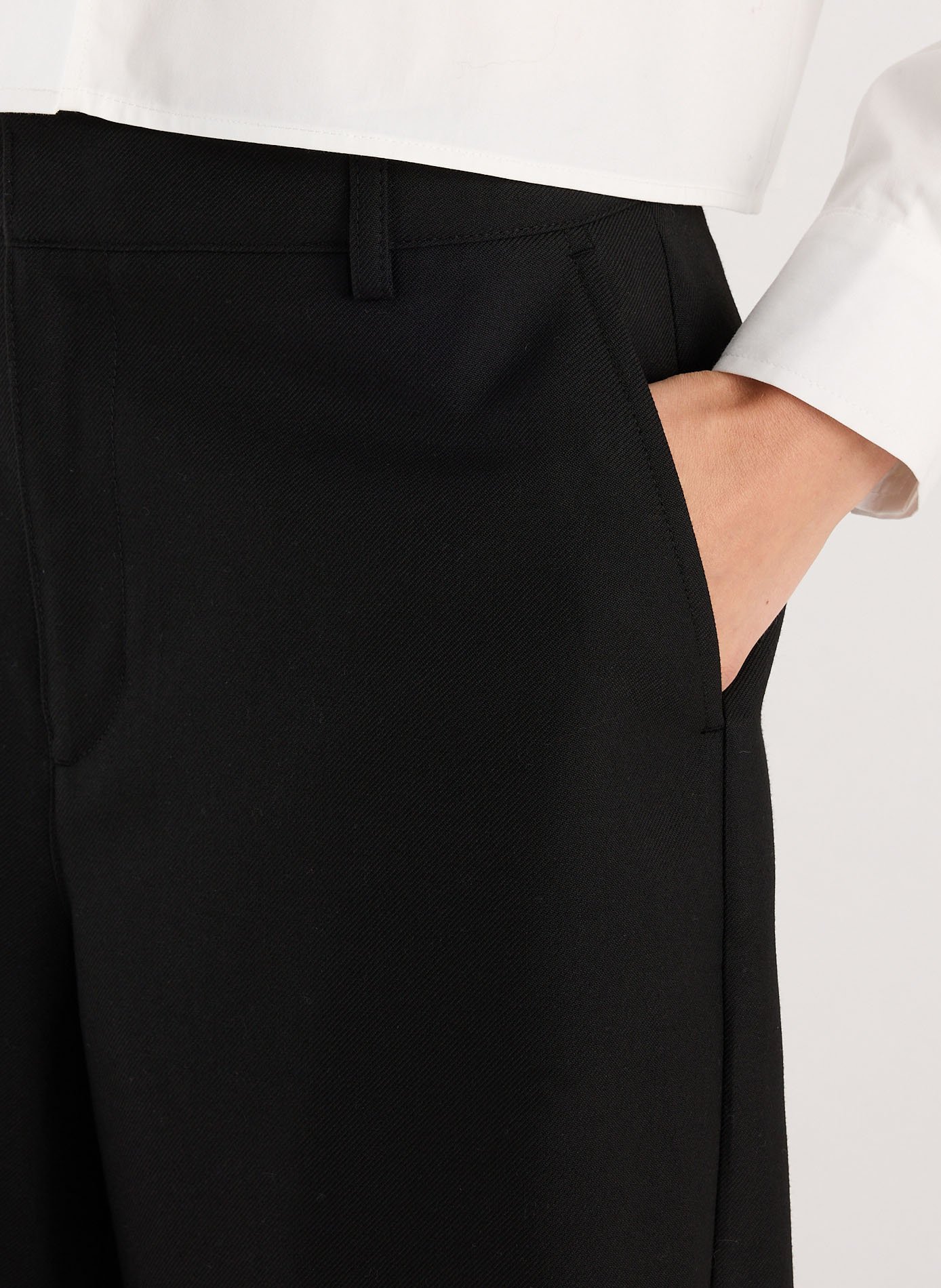 Straight high-waisted plain Bermuda shorts SAISON 1865 Black