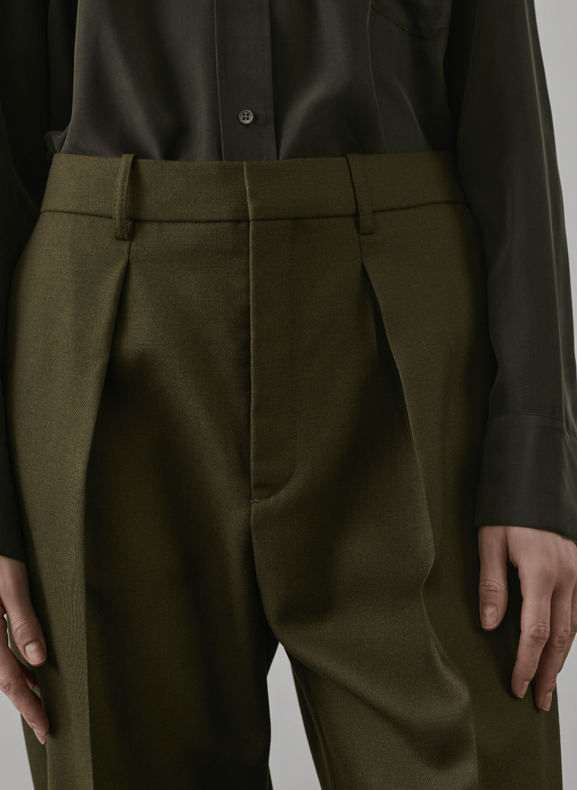 Bundfaltenhose aus Wolle SOEUR Khaki