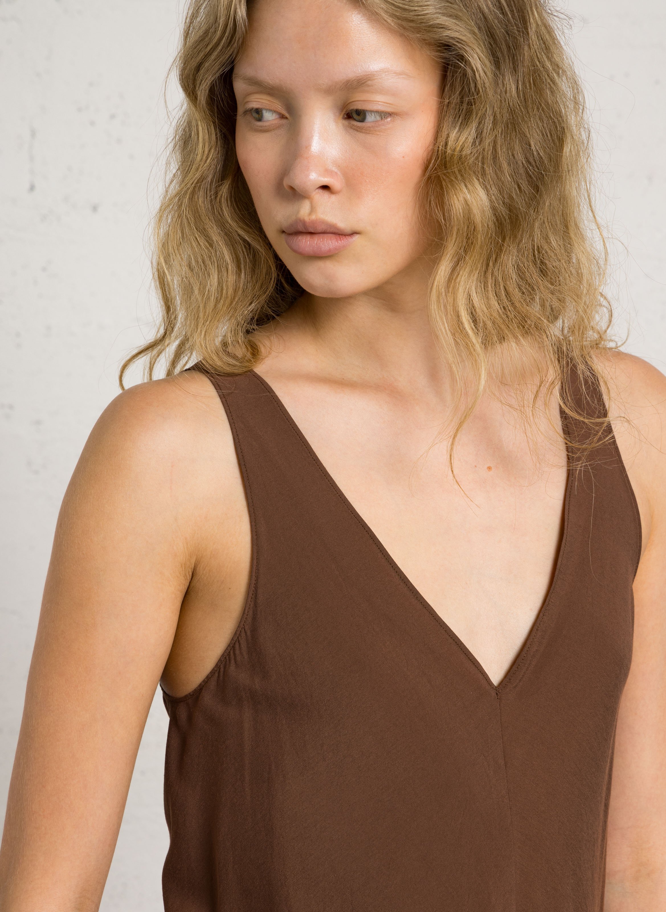 Solid straight V-neck midi dress MASSCOB Brown