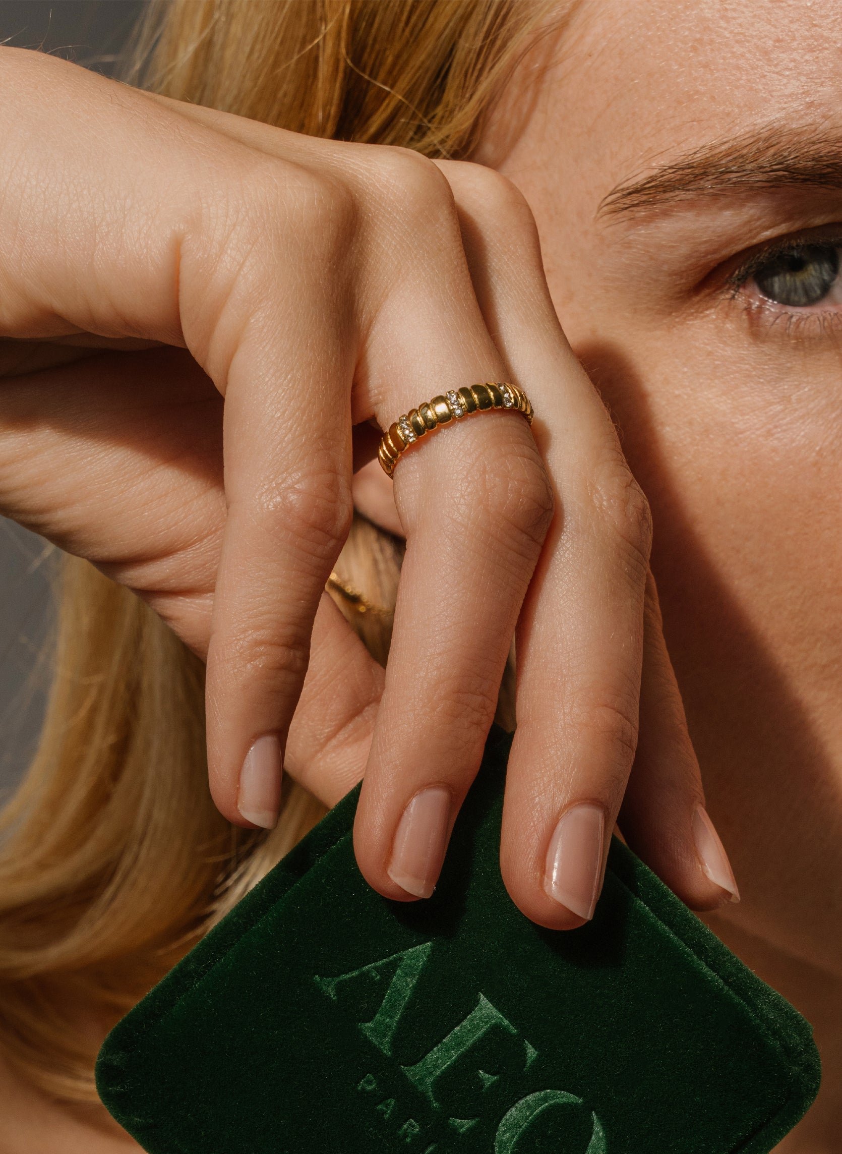 Star-studded fine Prisha ring AEC Paris Golden