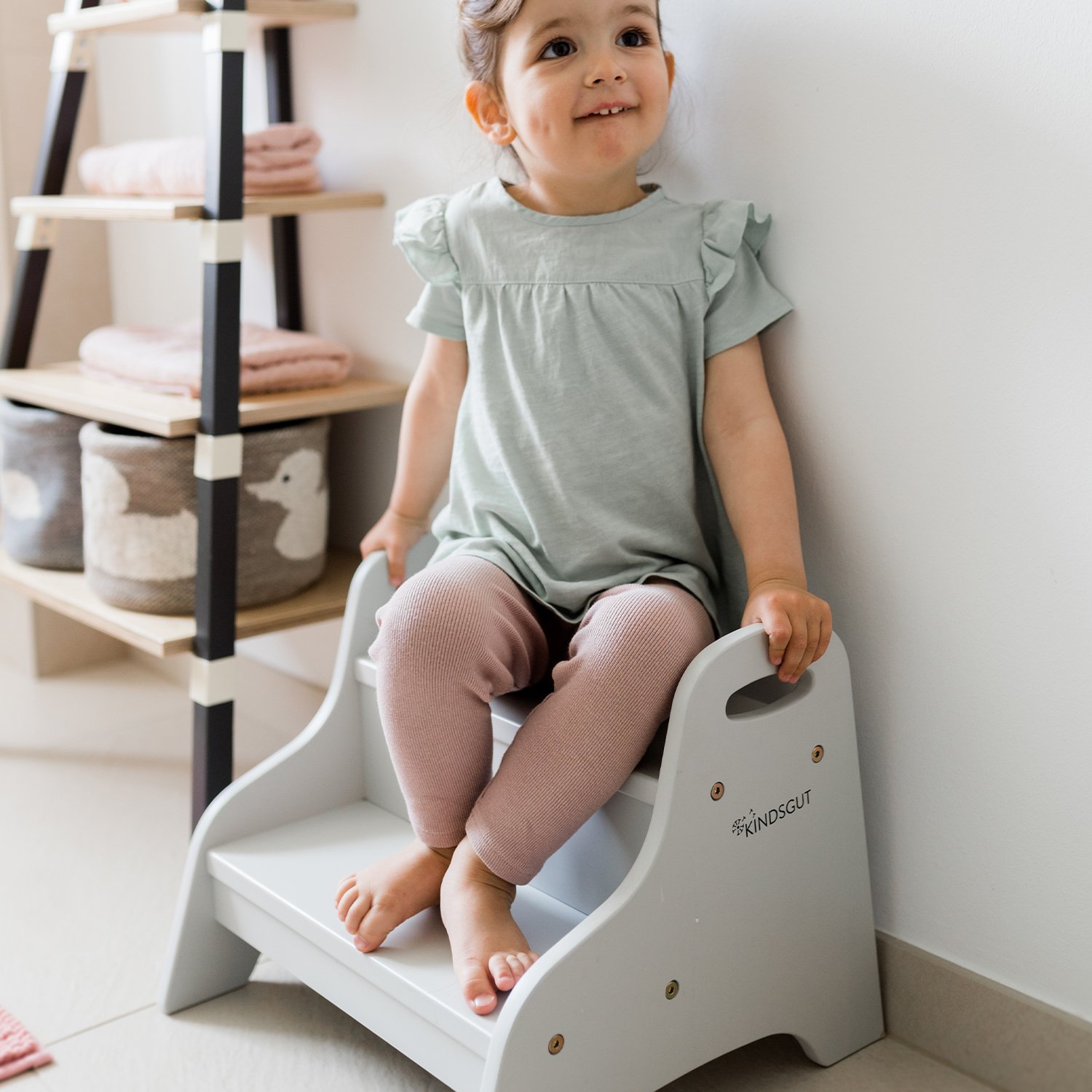 Kids' wooden step stool KINDSGUT White