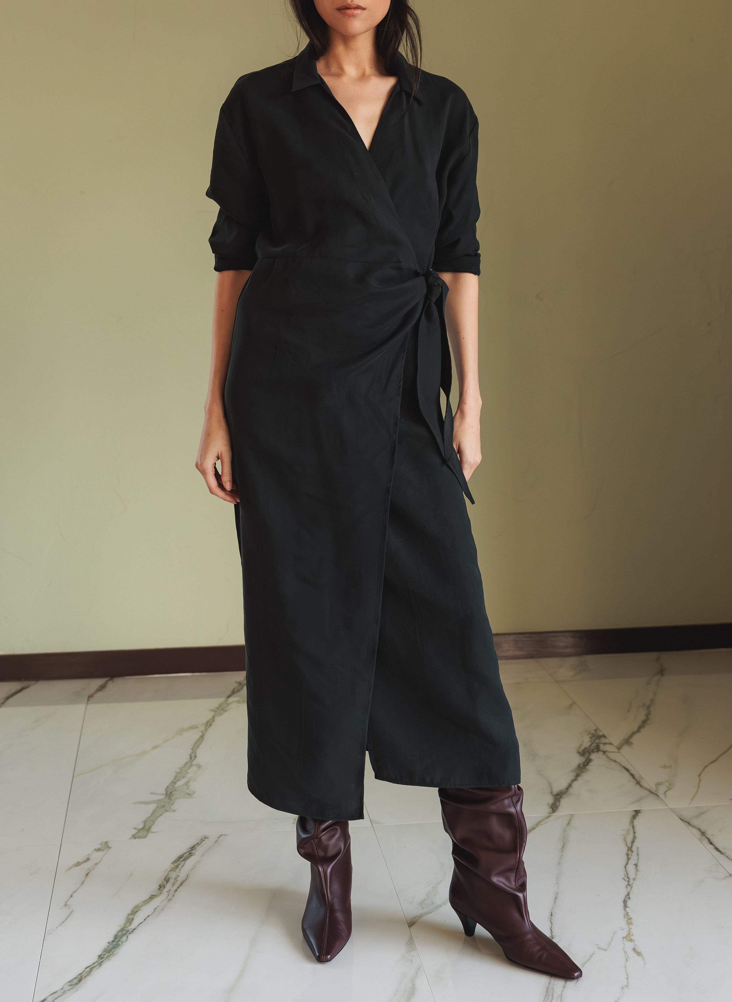 Robe longue ceinturée ajustée INDI & COLD Noir