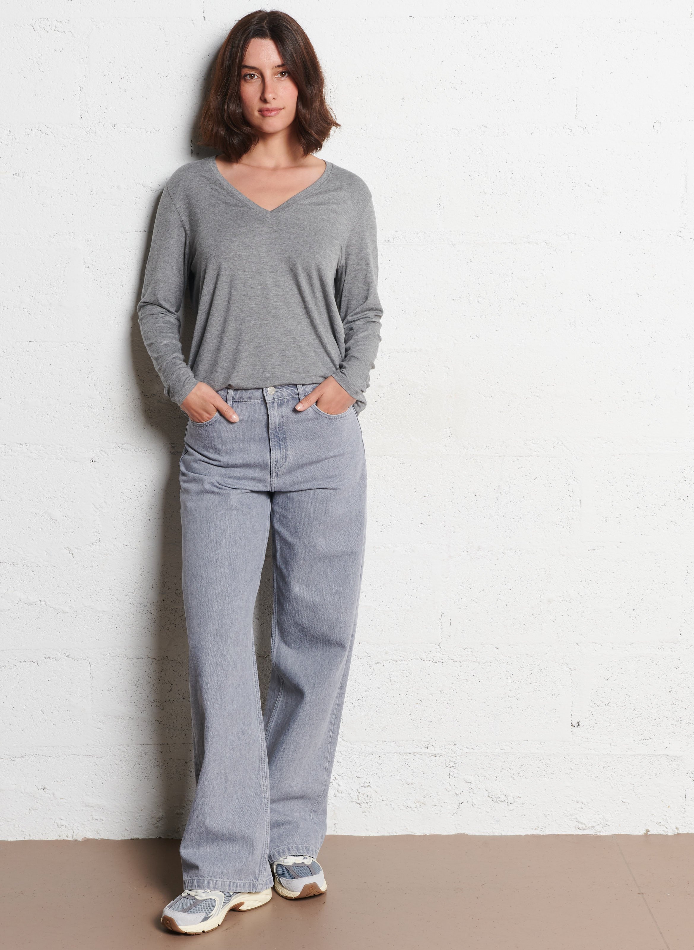 Tee-shirt droit col V MAJESTIC FILATURES Gris