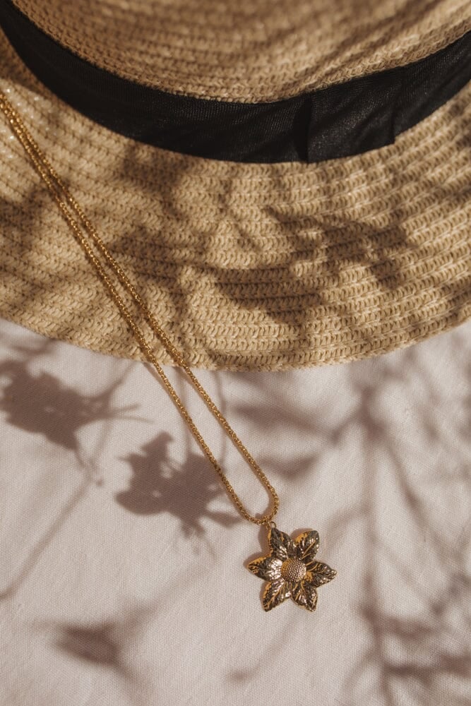 Gold-plated flower necklace Golden