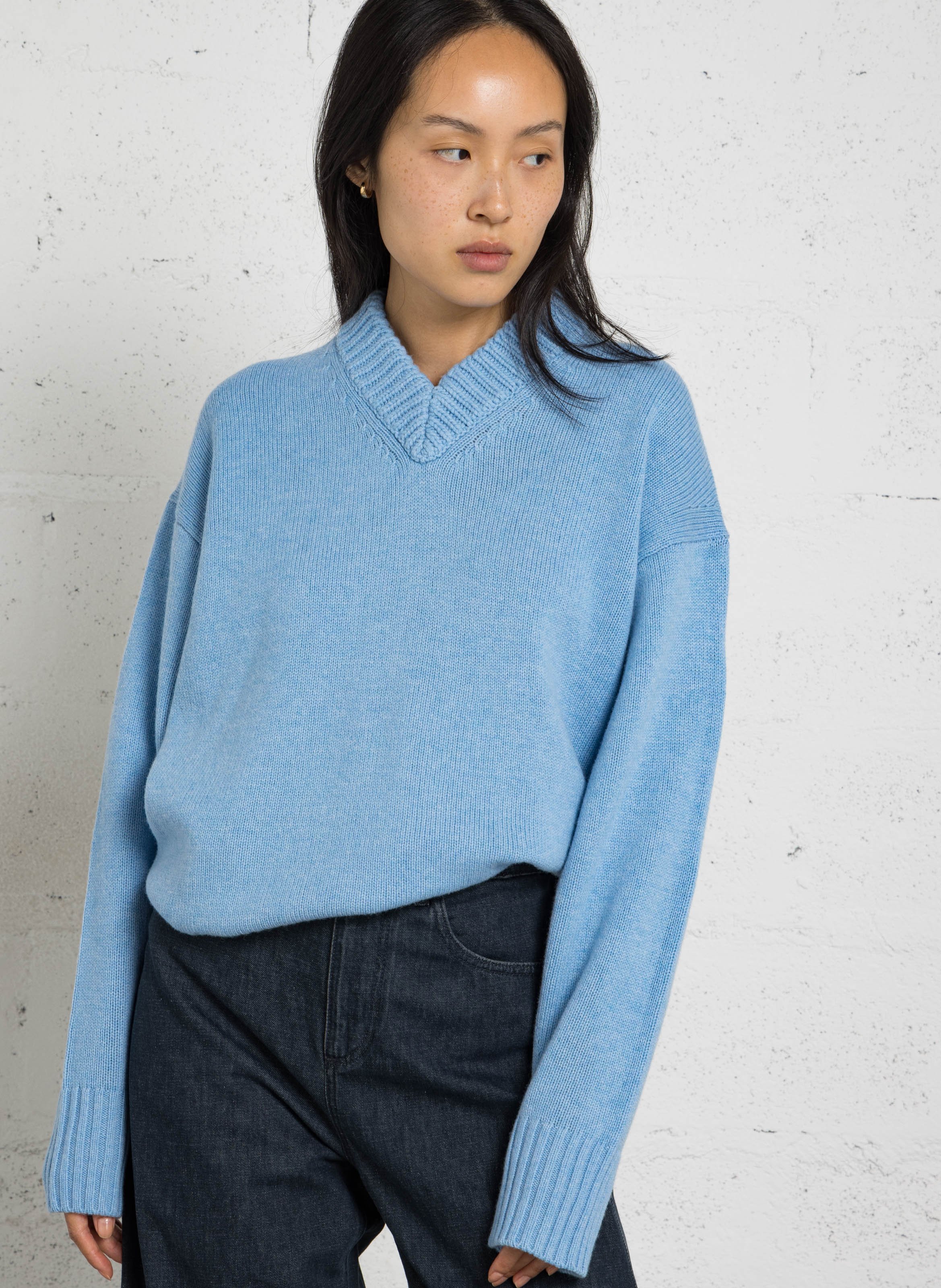 Pull oversize col V en laine  SOEUR Bleu