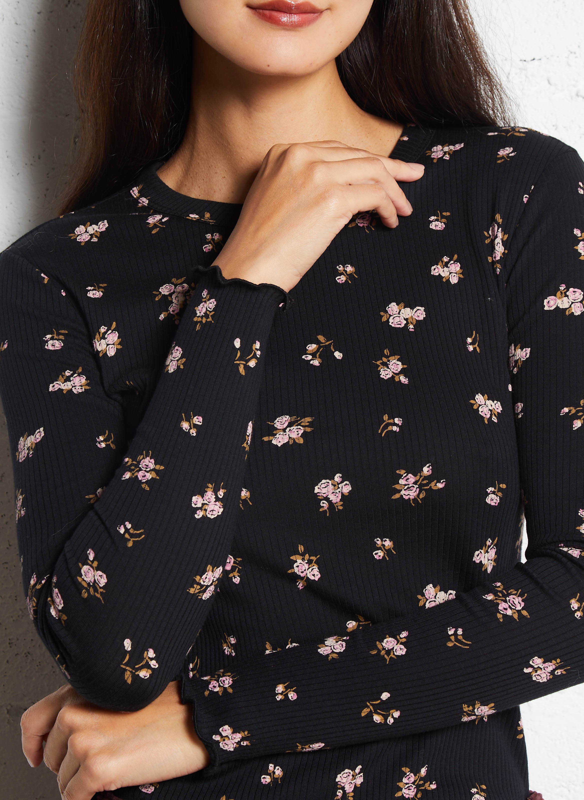 Gerade geschnittenes T-Shirt mit Rundhalsausschnitt und Blumenmuster aus Baumwollmischung DES PETITS HAUTS Schwarz