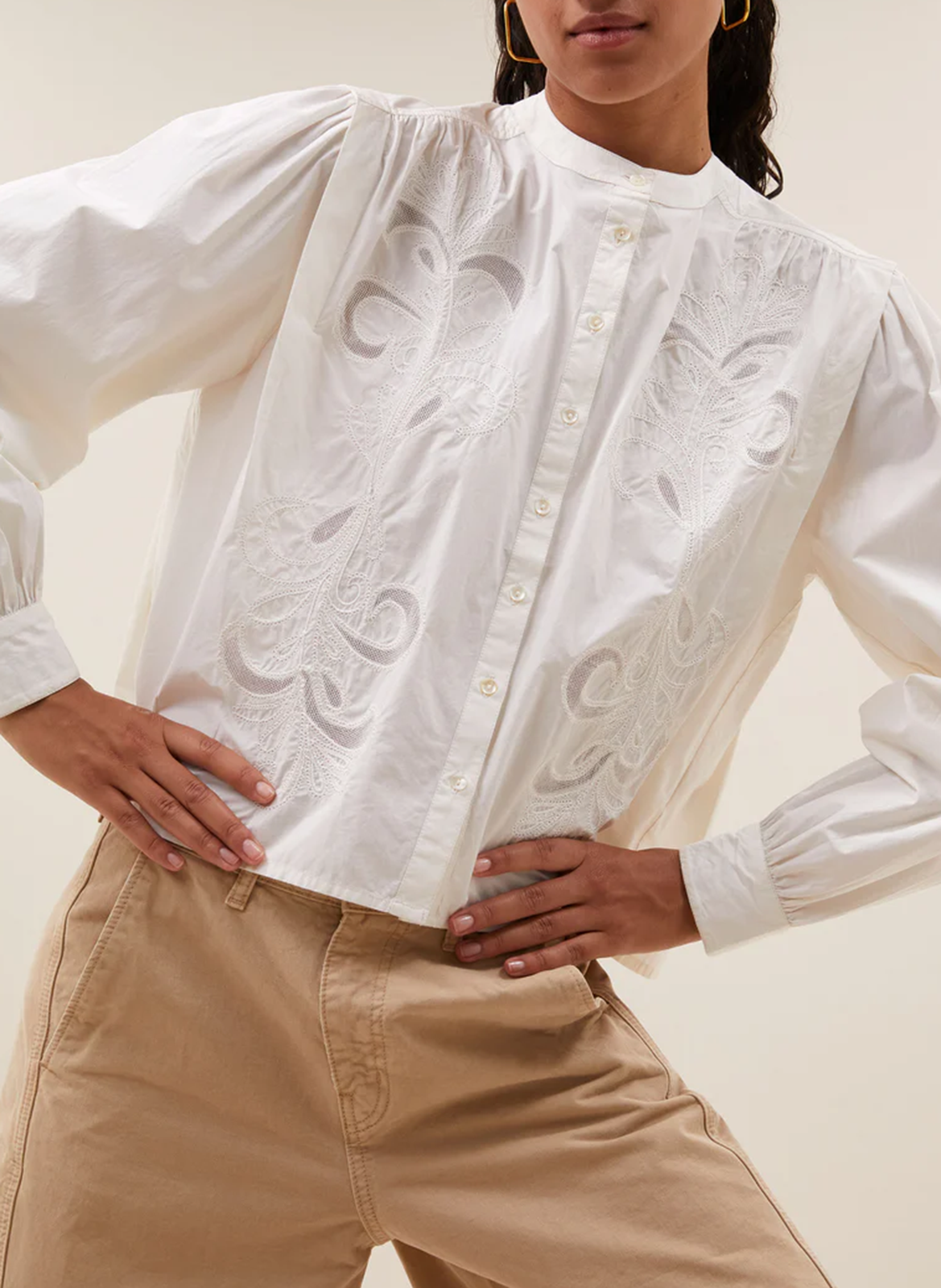 Wijde linnen blouse met klassieke kraag BY BAR Wit