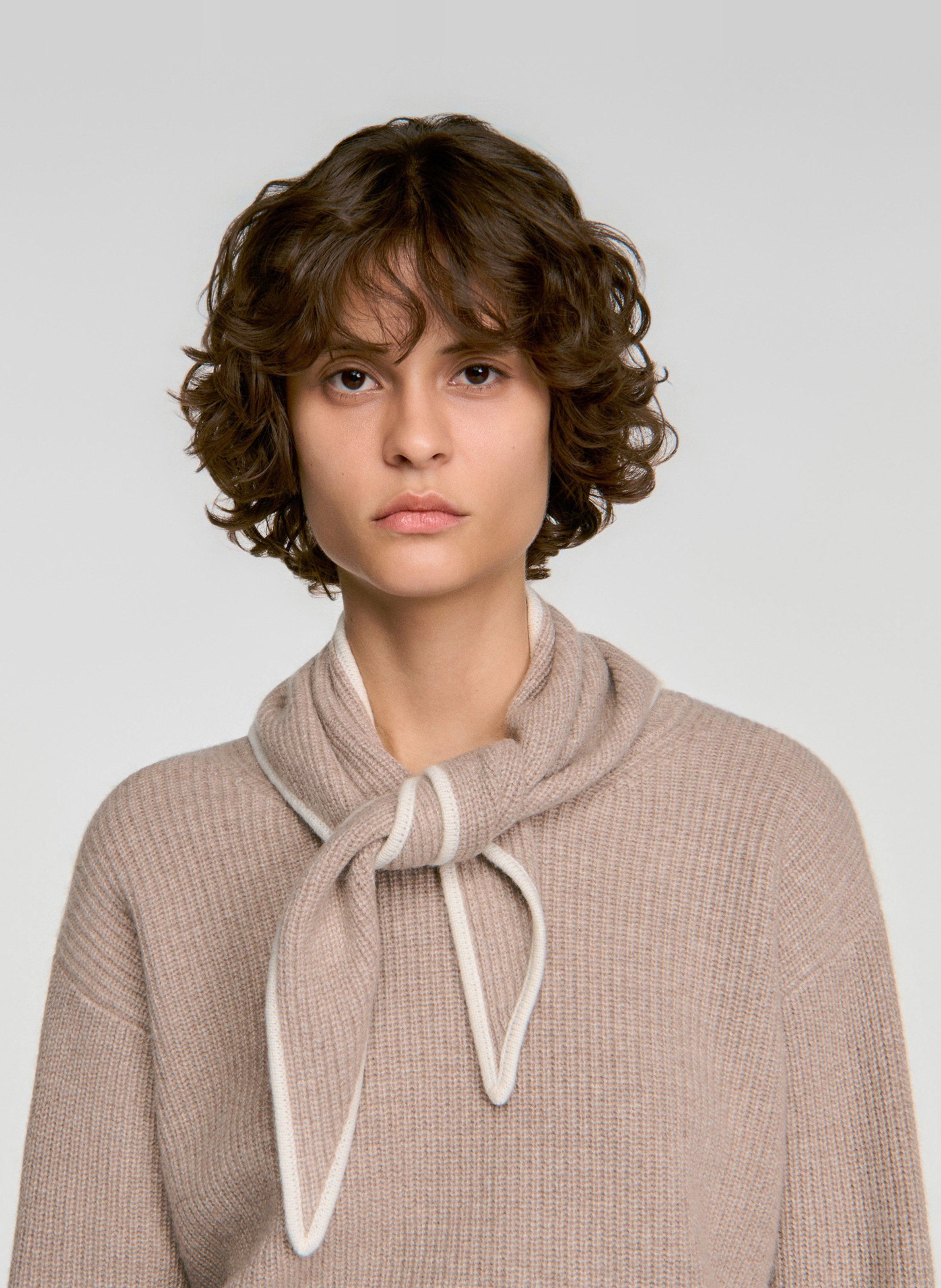 Pull droit à foulard en laine et cachemire SANDRO Beige