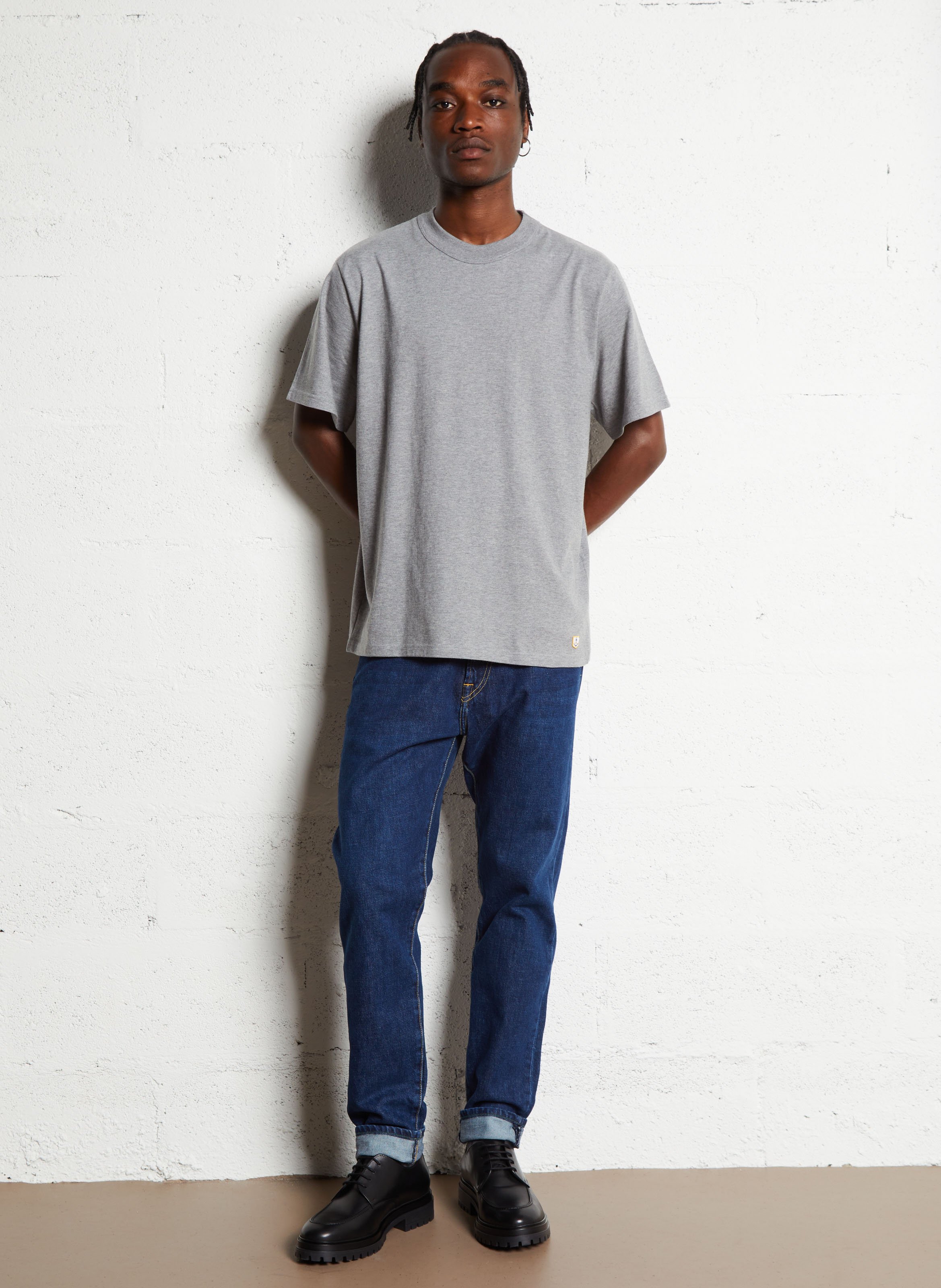 Recht T-shirt van biokatoen met hoog aansluitende kraag Grijs