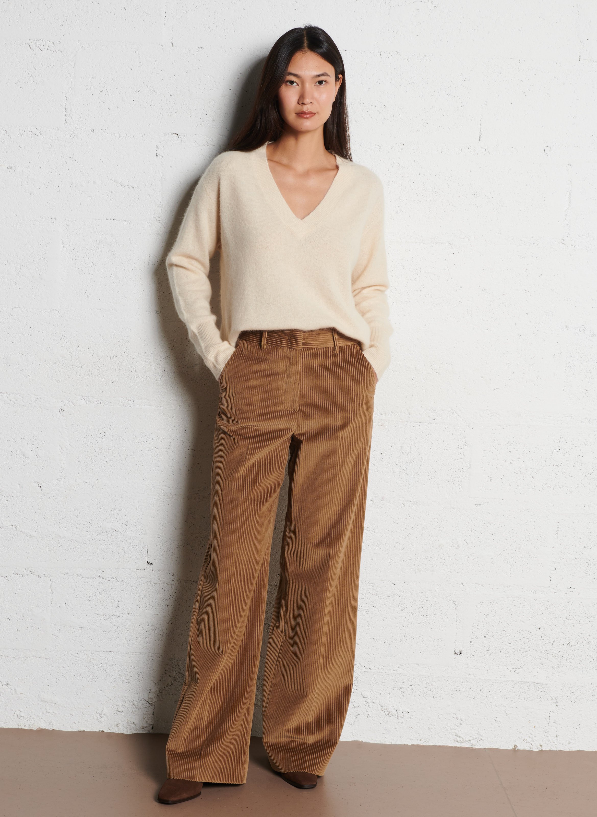 Pull col V en fourrure de raton laveur mélangée  MAJESTIC FILATURES Beige