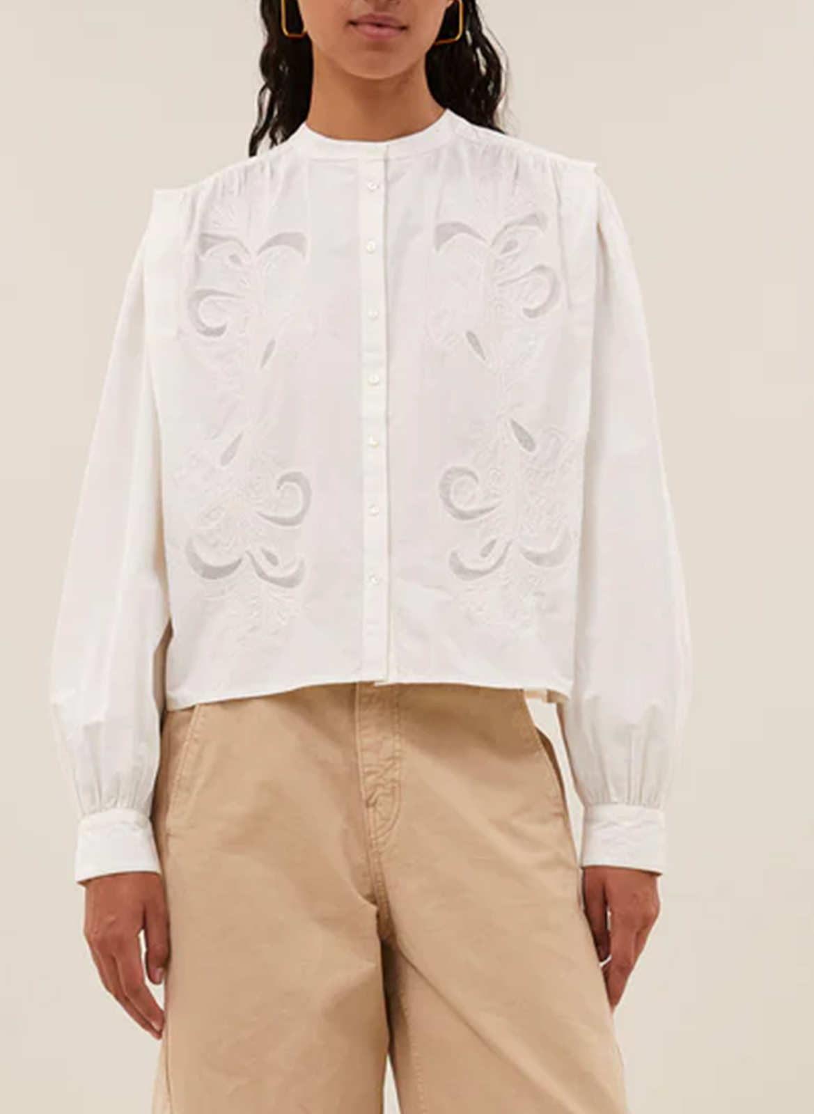 Wijde linnen blouse met klassieke kraag BY BAR Wit