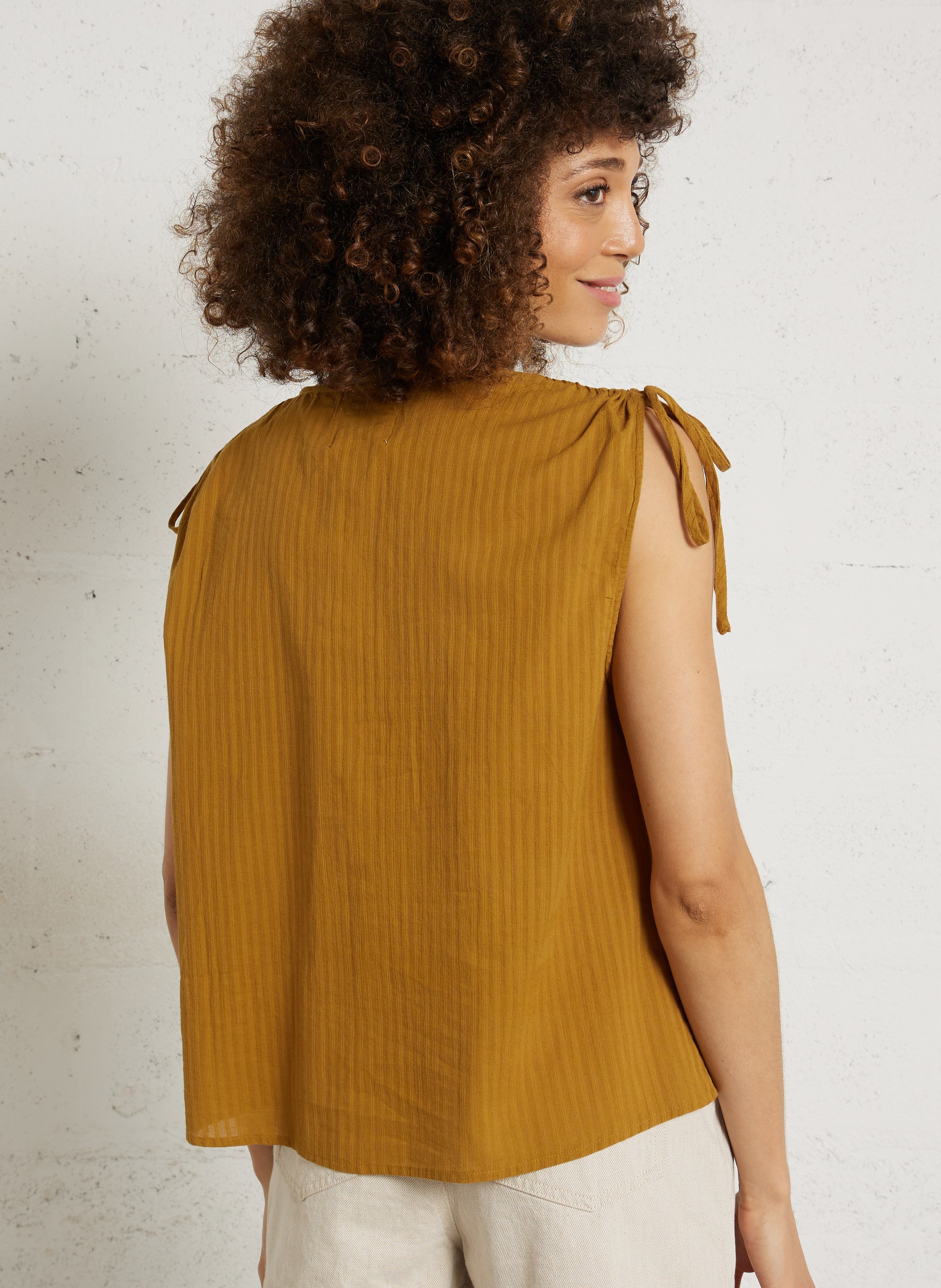Top col V sans manches en coton DES PETITS HAUTS Doré