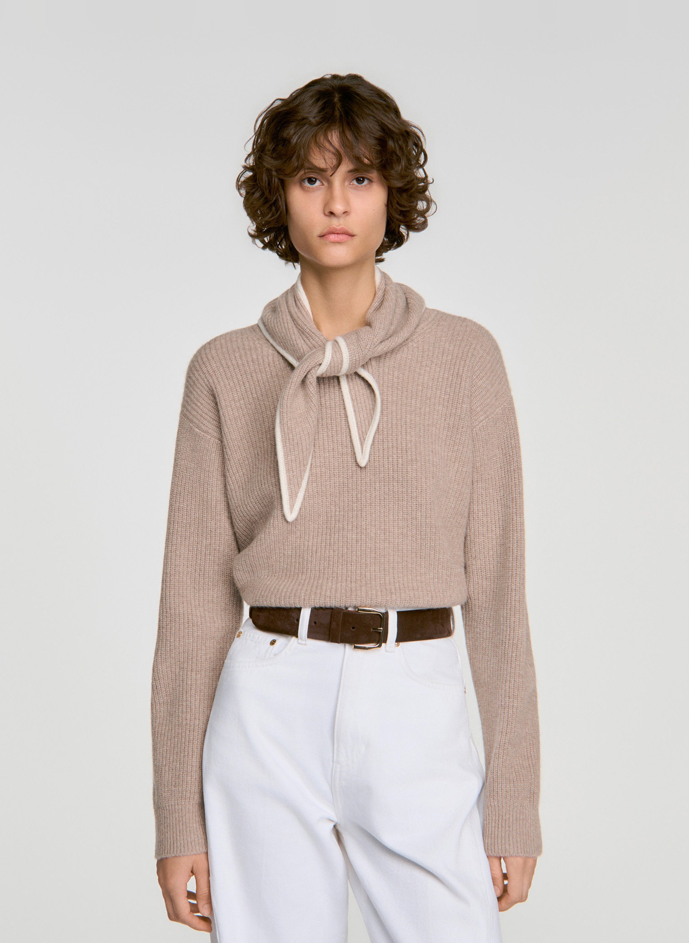 Pull droit à foulard en laine et cachemire SANDRO Beige
