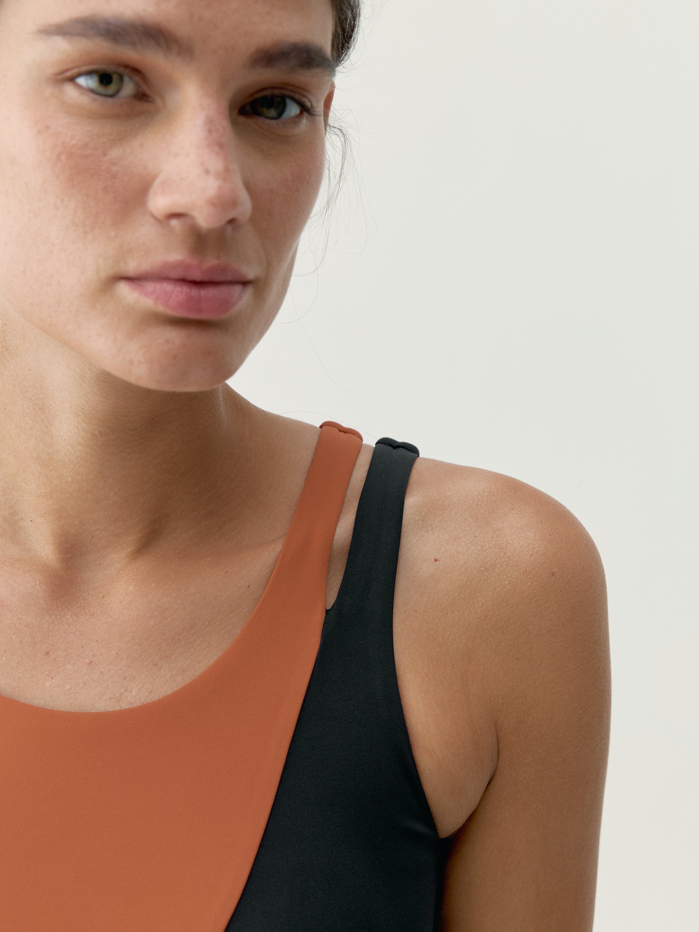 Women's sports bra Omkara medium-high support quick-drying BORN Black