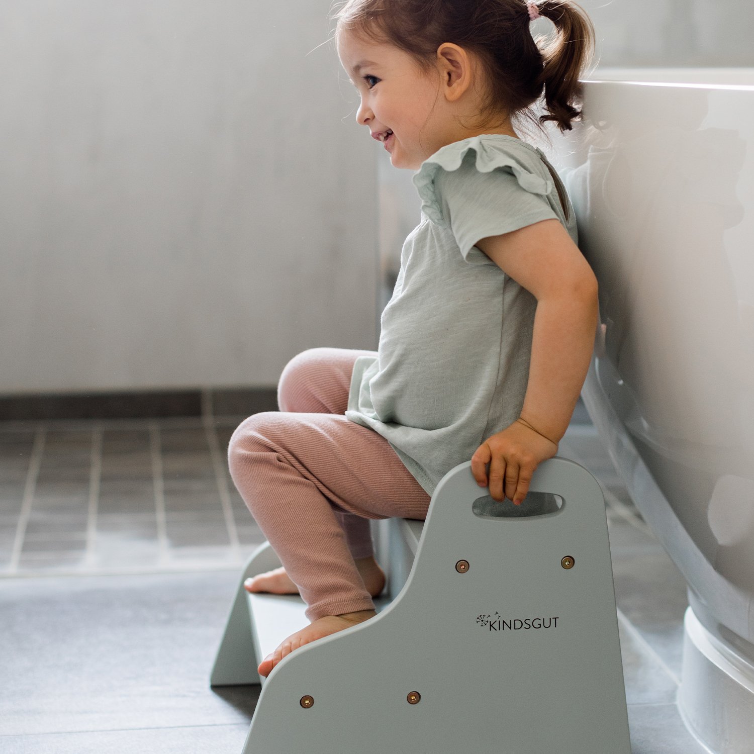 Kids' wooden step stool KINDSGUT Green