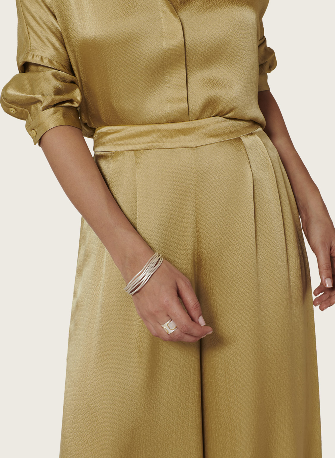 Wijde, zijden broek met hoge taille en ceintuur KARMA KOMA Beige