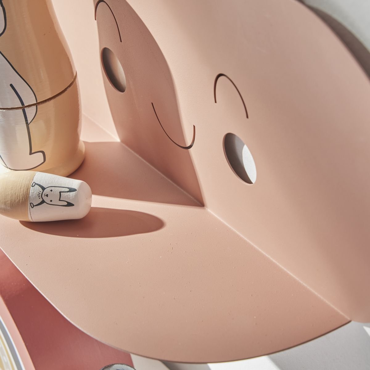 Cloud-shaped metal wall shelf FACTORY Pink