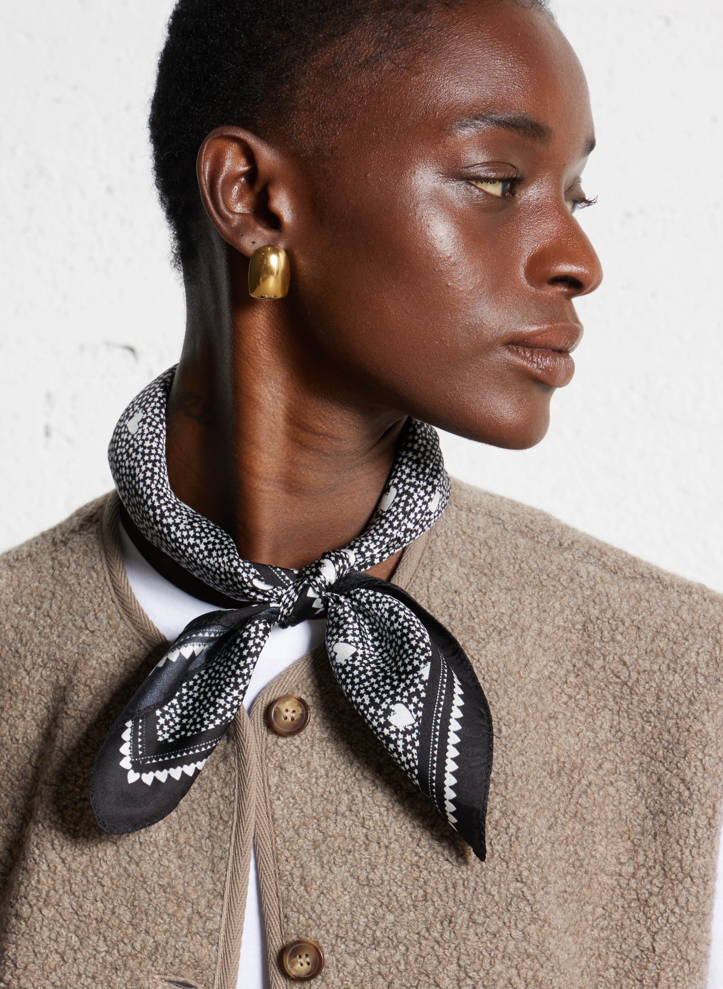 Carré en soie DES PETITS HAUTS Noir