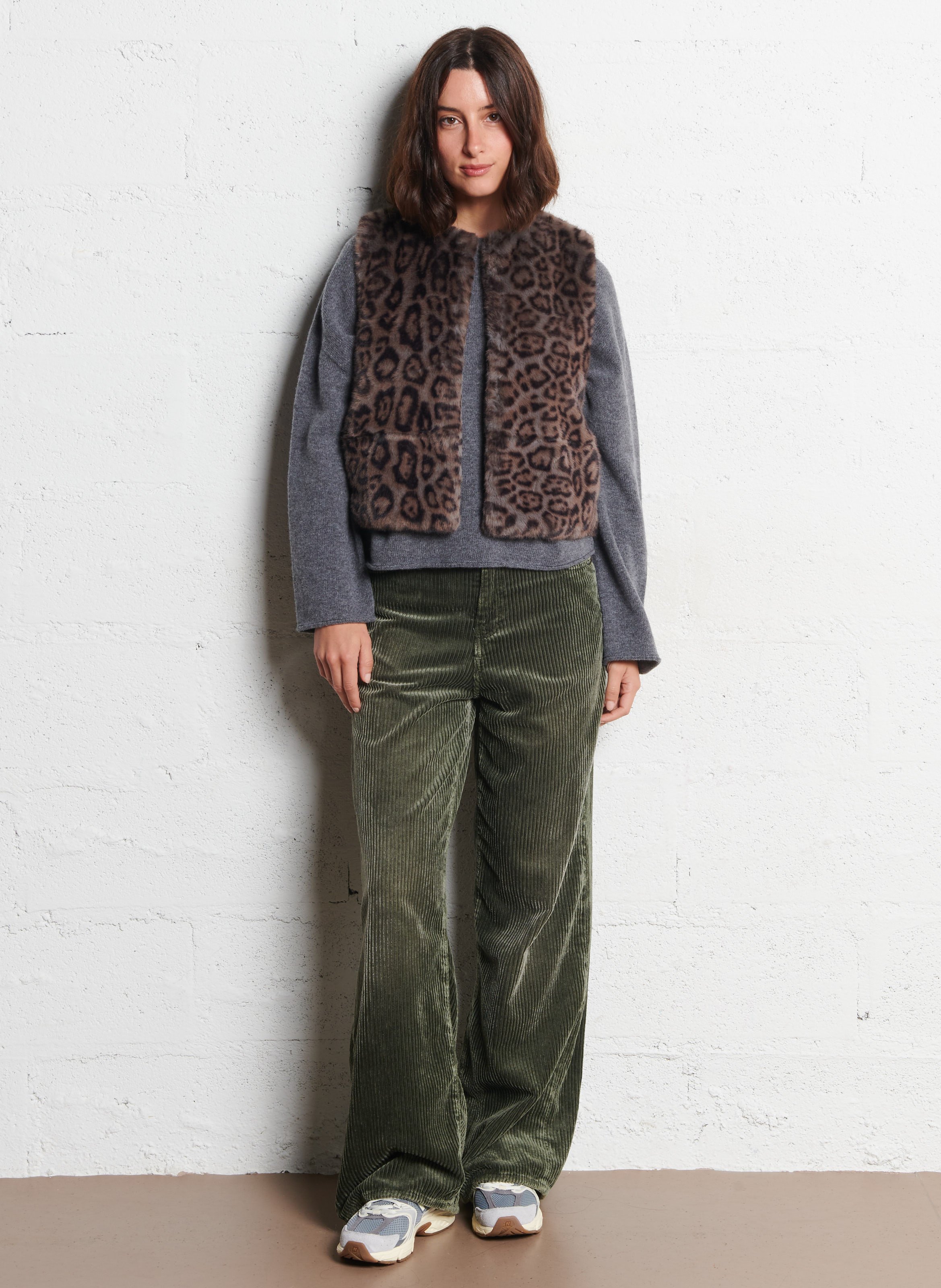 Sleeveless straight faux fur printed vest LAB DIP Grey