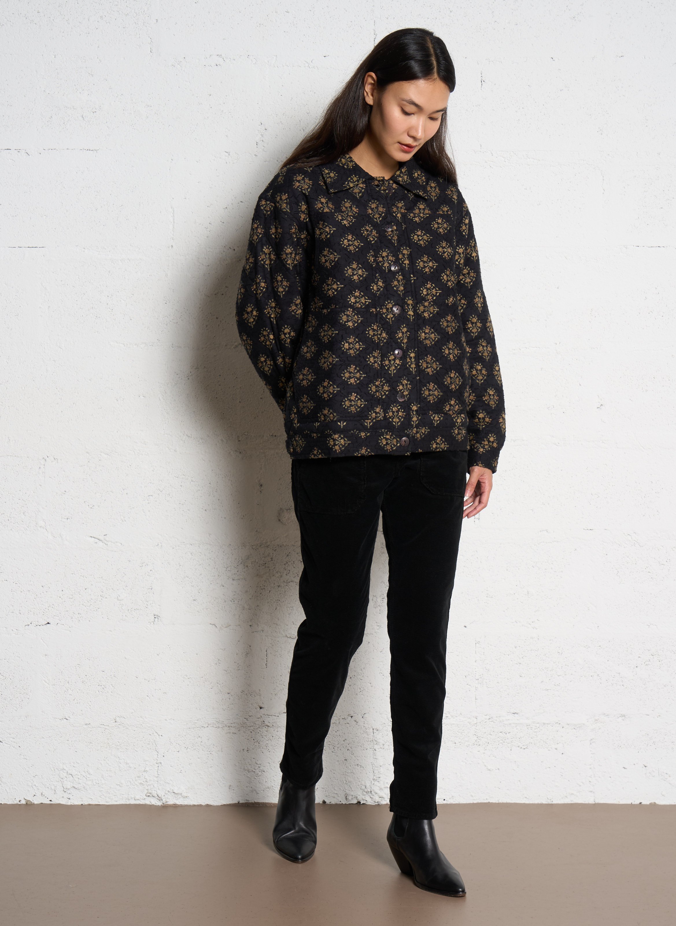 Weit geschnittene Blumenmuster-Jacke ANTIK BATIK Schwarz