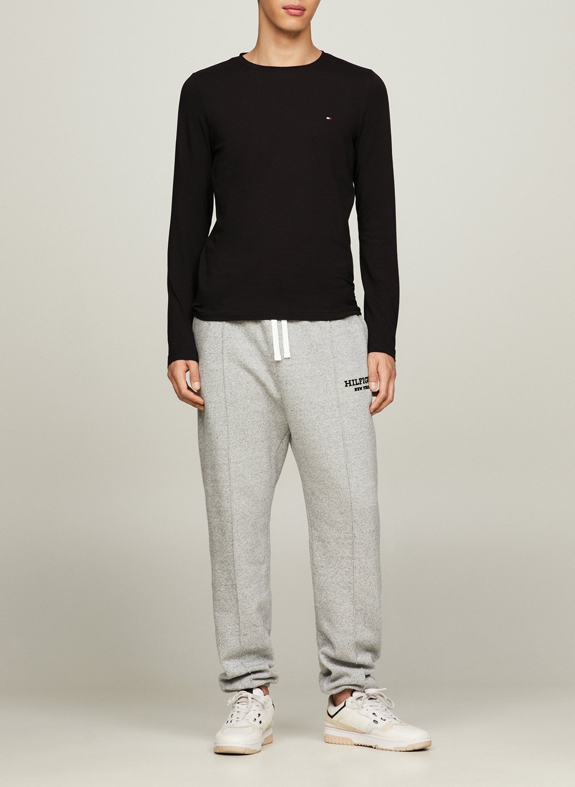 Regular-fit embroidered organic cotton T-shirt with round neck TOMMY HILFIGER Black