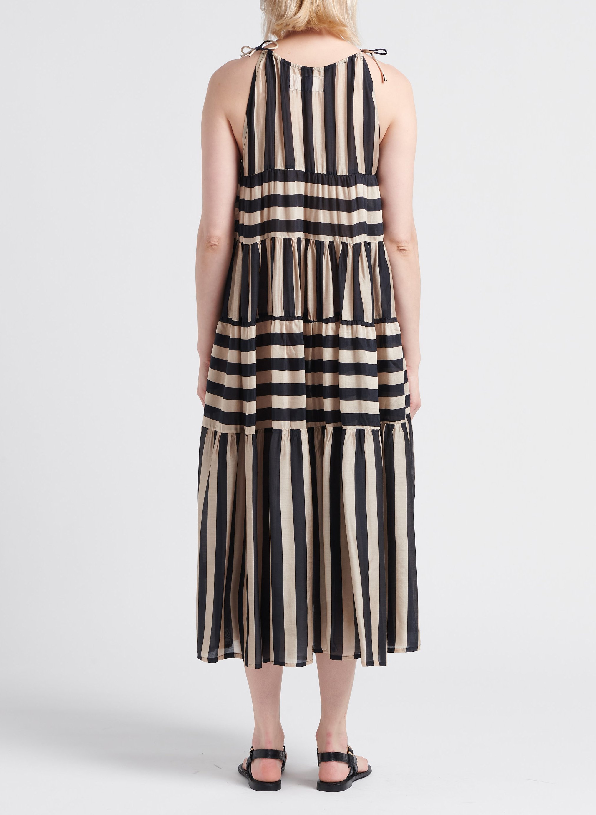 Lange, ruimvallende, gestreepte jurk SUNDRESS Wit