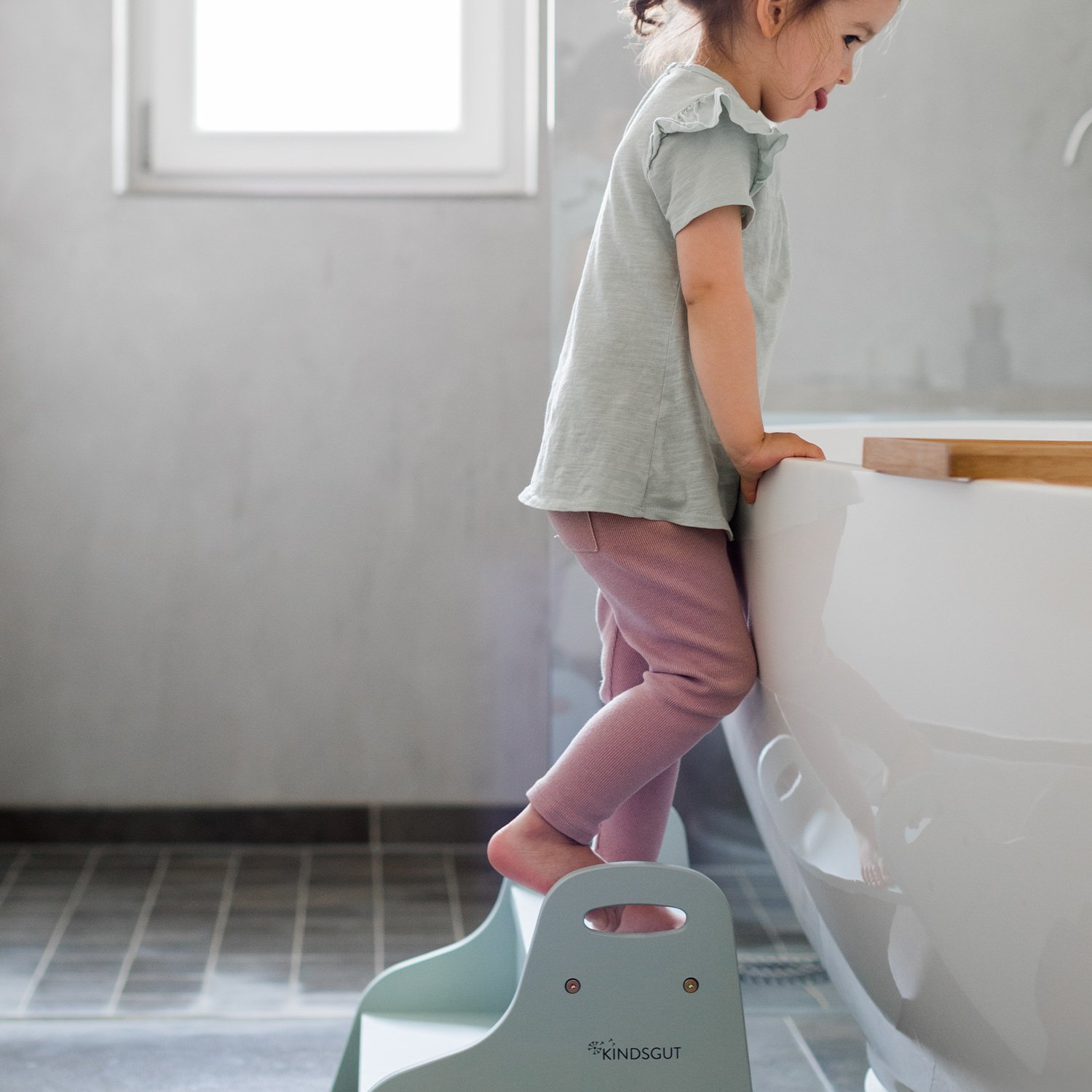 Kids' wooden step stool KINDSGUT Green