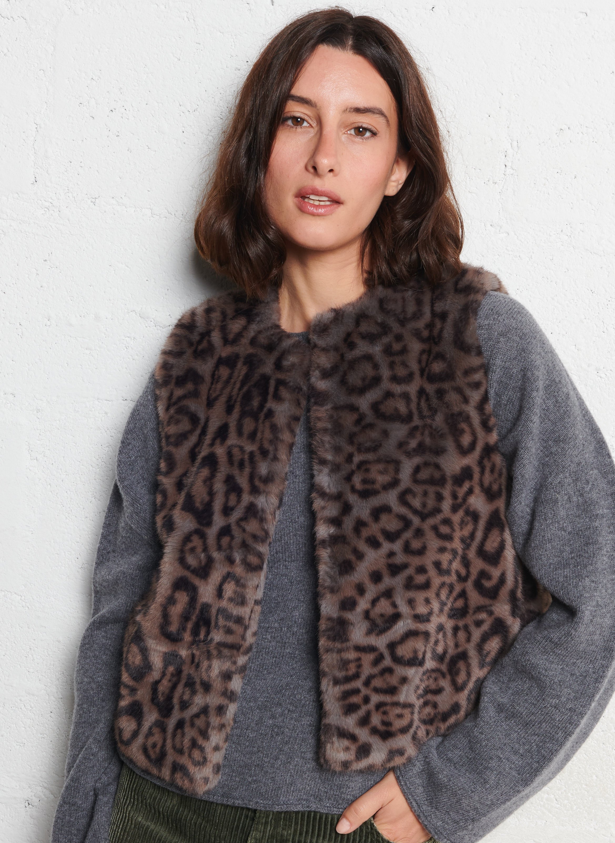 Sleeveless straight faux fur printed vest LAB DIP Grey