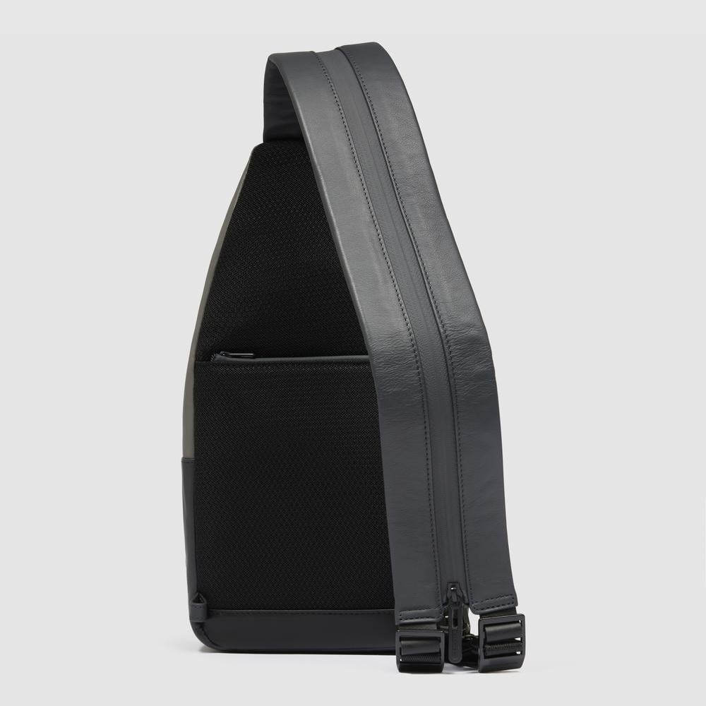 Adaptable chest bag that can be converted into a backpack with RFID protection, pockets for Airpods®, and connector. PIQUADRO Black