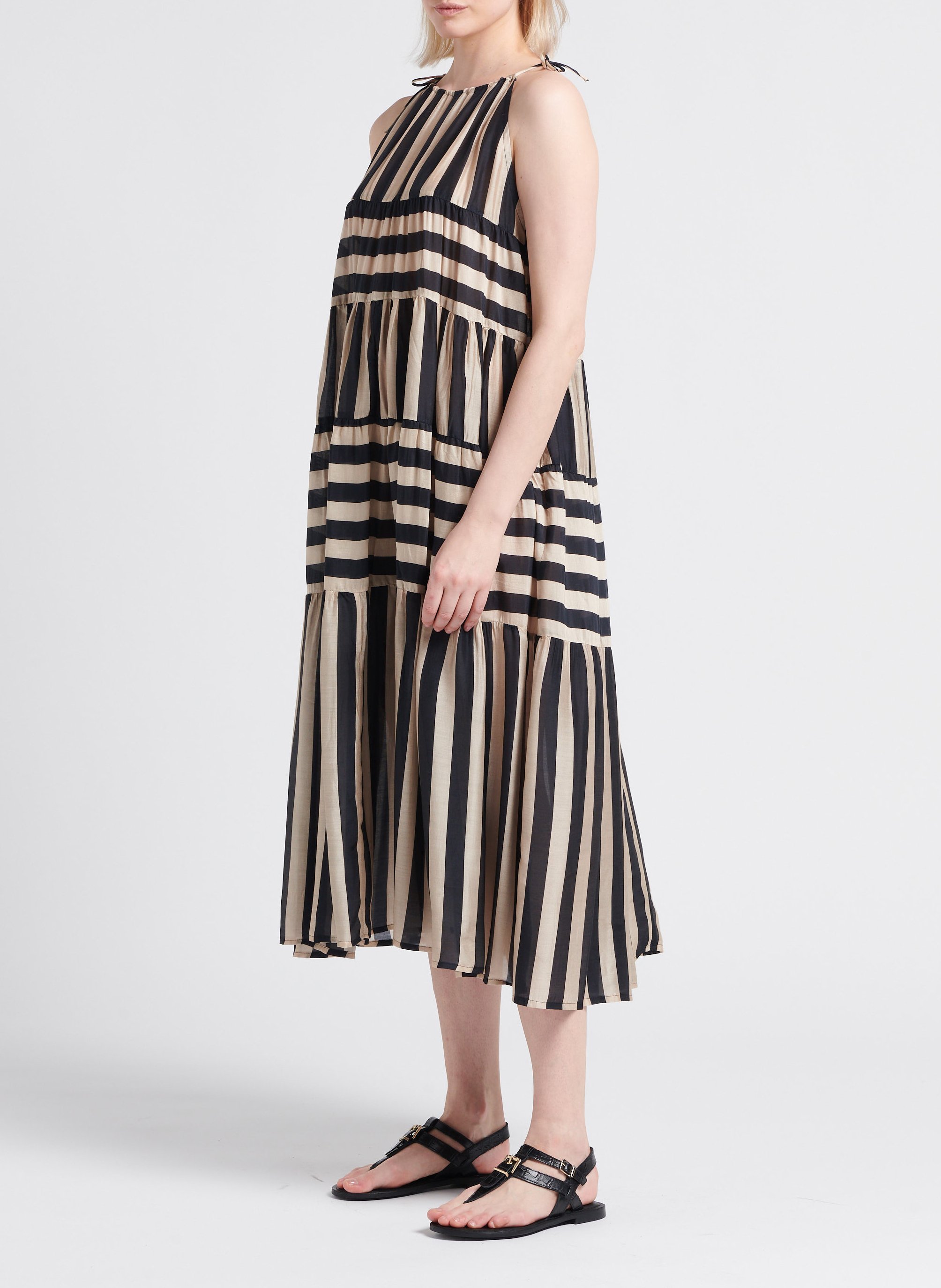 Lange, ruimvallende, gestreepte jurk SUNDRESS Wit