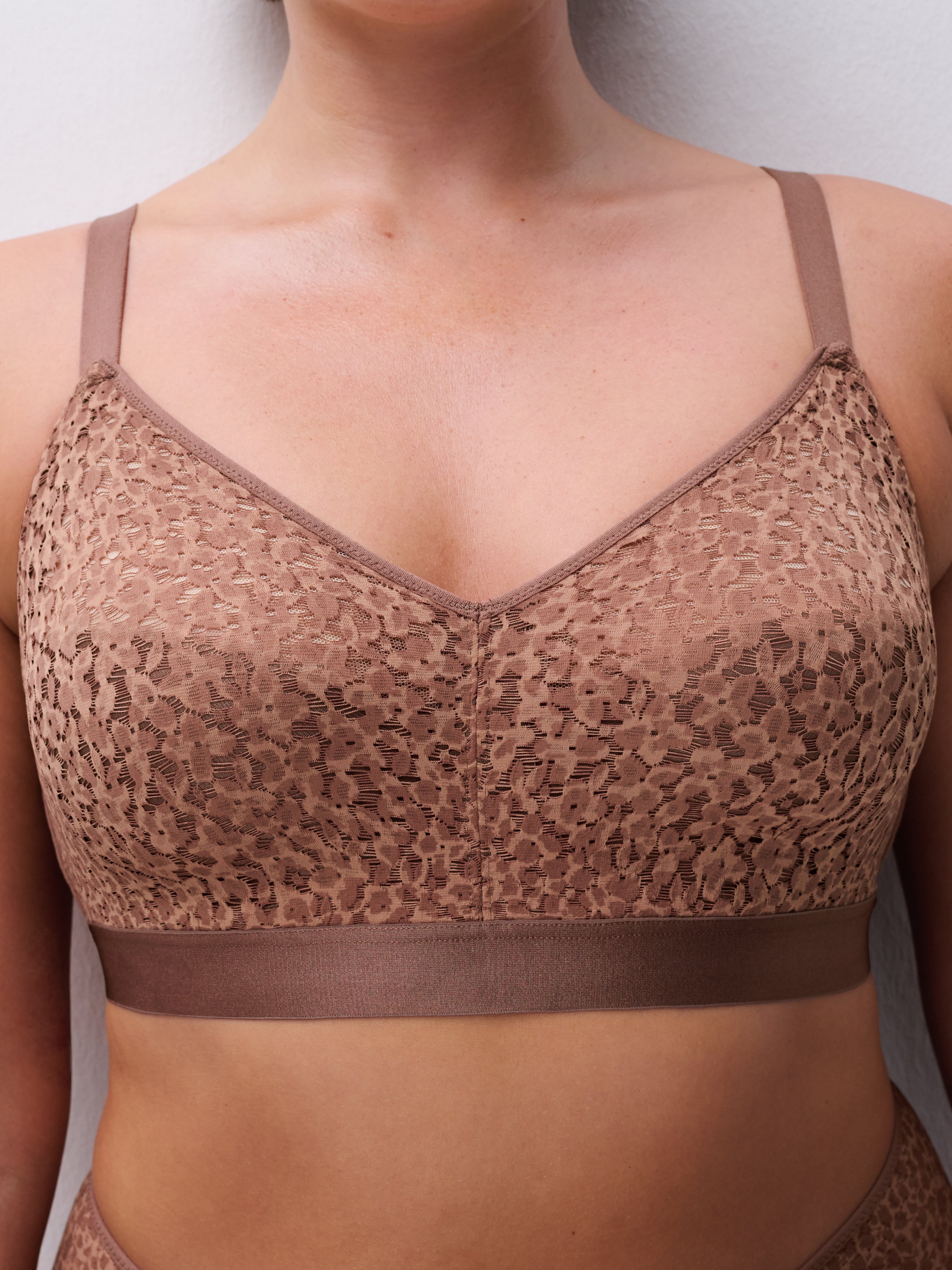 Non-wired support bra with cups Brown
