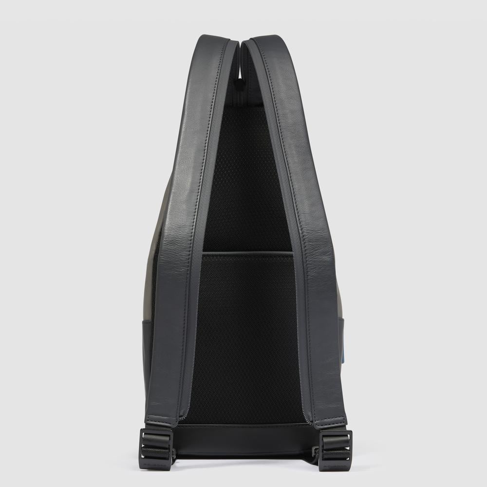 Adaptable chest bag that can be converted into a backpack with RFID protection, pockets for Airpods®, and connector. PIQUADRO Black