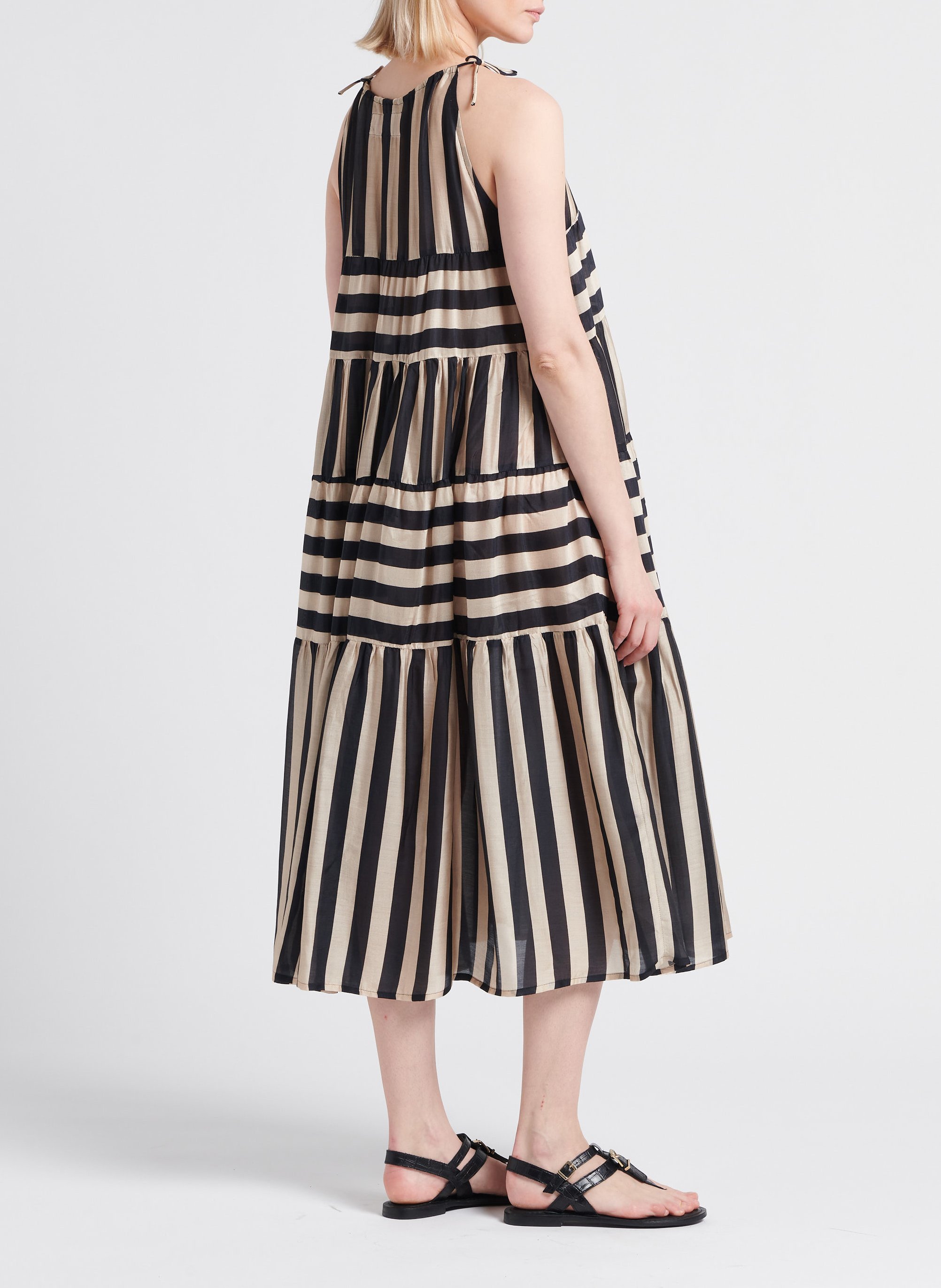 Lange, ruimvallende, gestreepte jurk SUNDRESS Wit