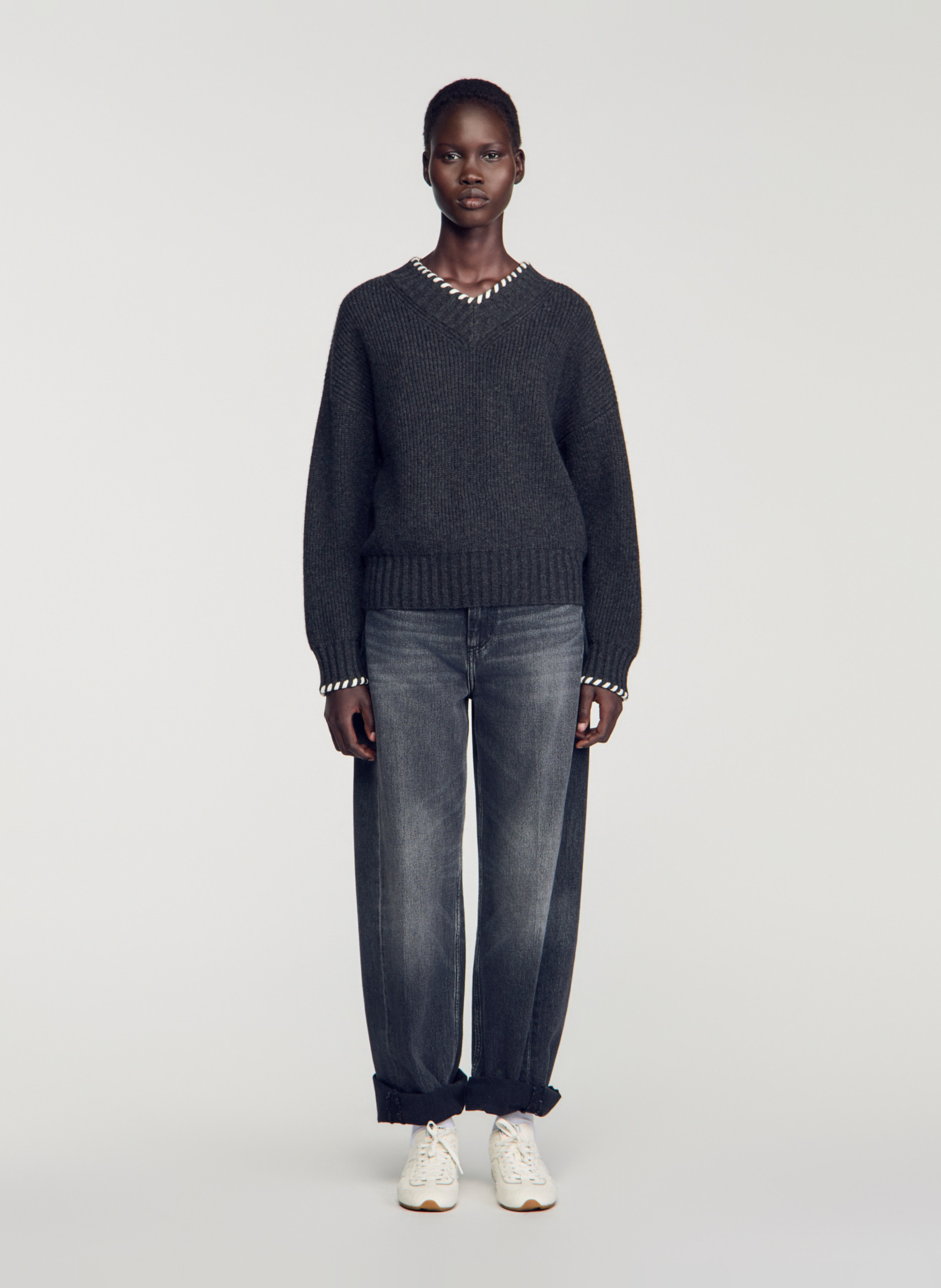 Pull droit col V en laine SANDRO Gris