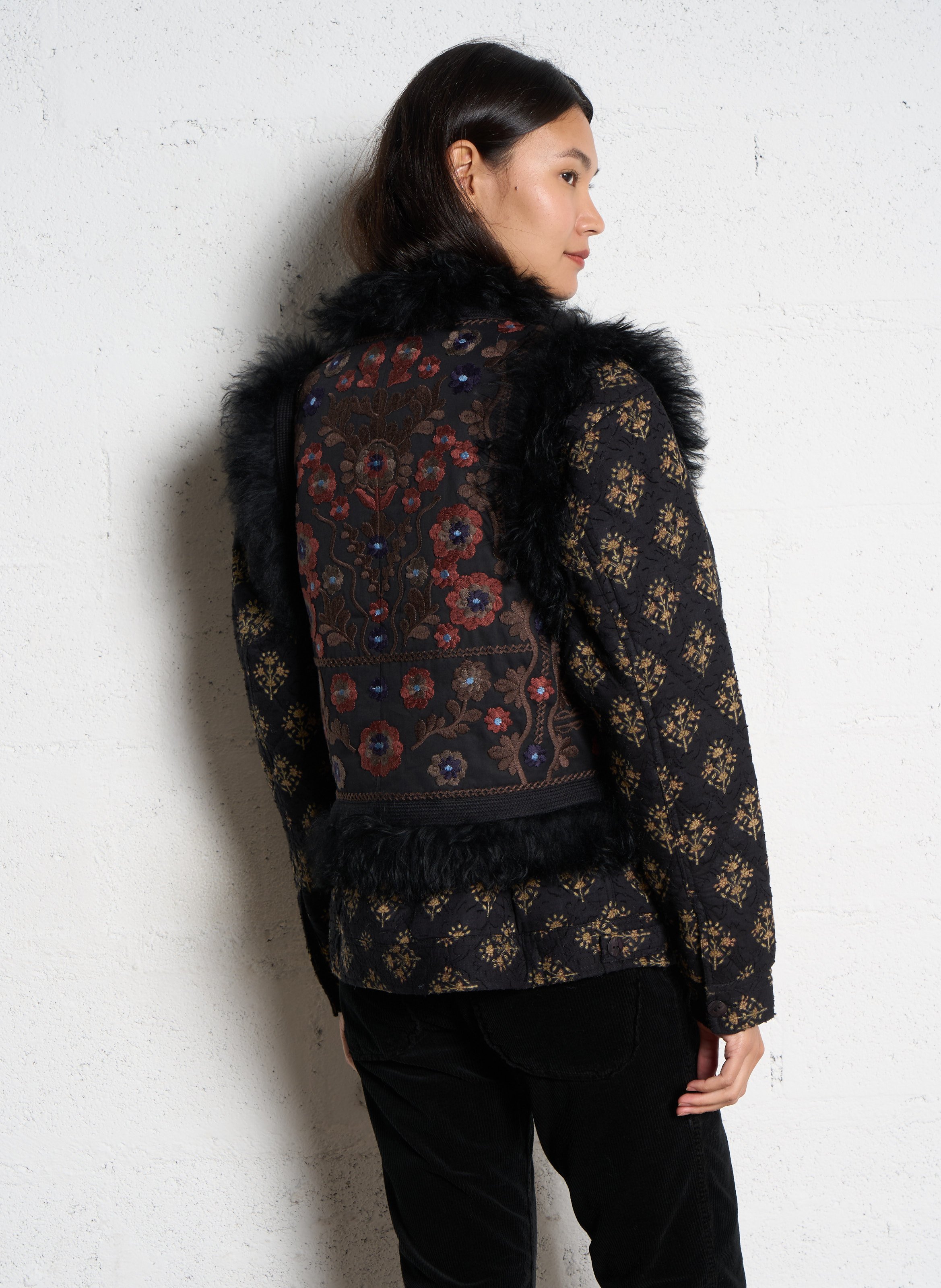 Ärmellose bestickte Wollmischweste ANTIK BATIK Schwarz